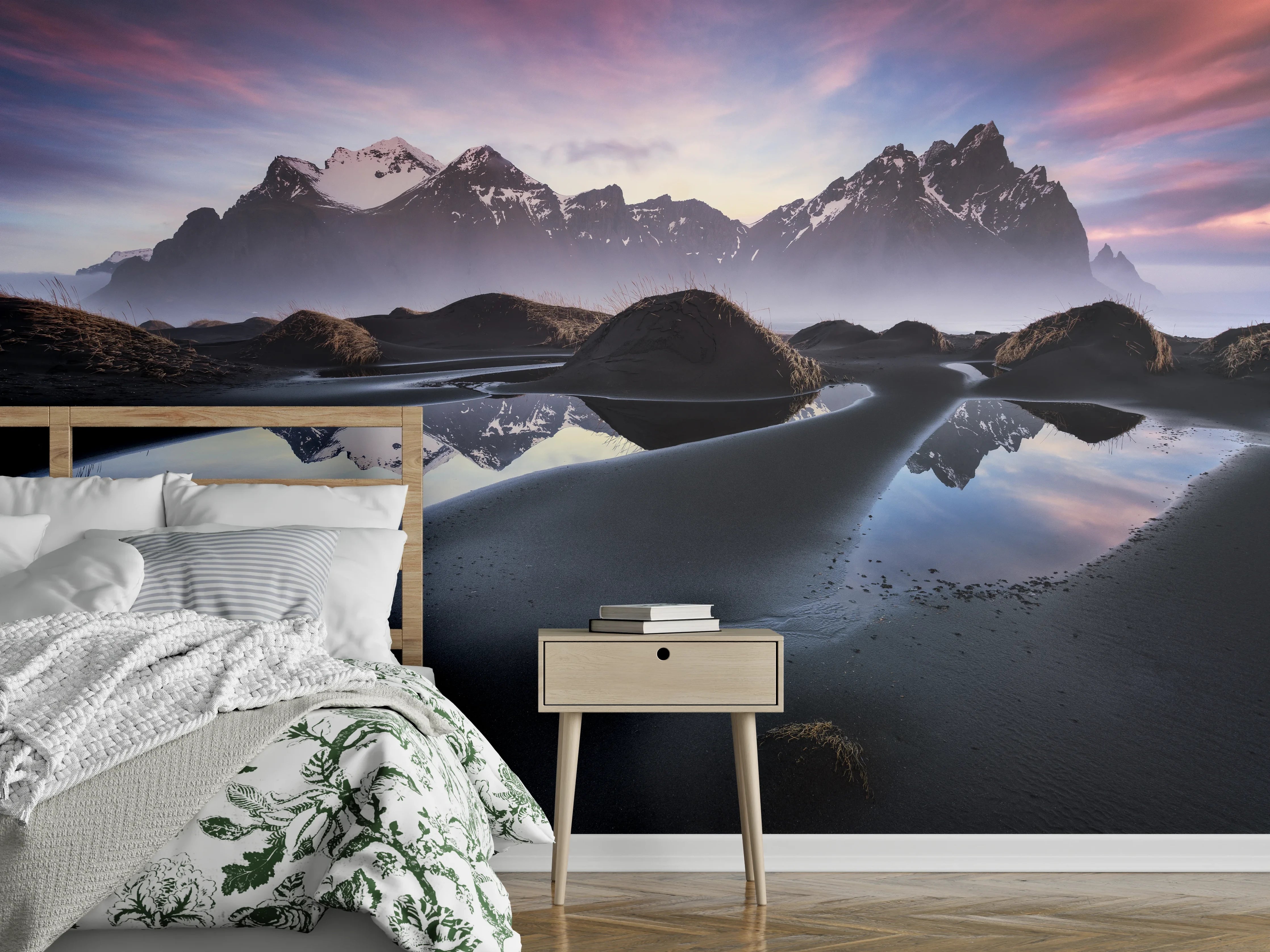Wandverkleidung Schlafzimmer - Nordische Berglandschaft mit Spiegelung