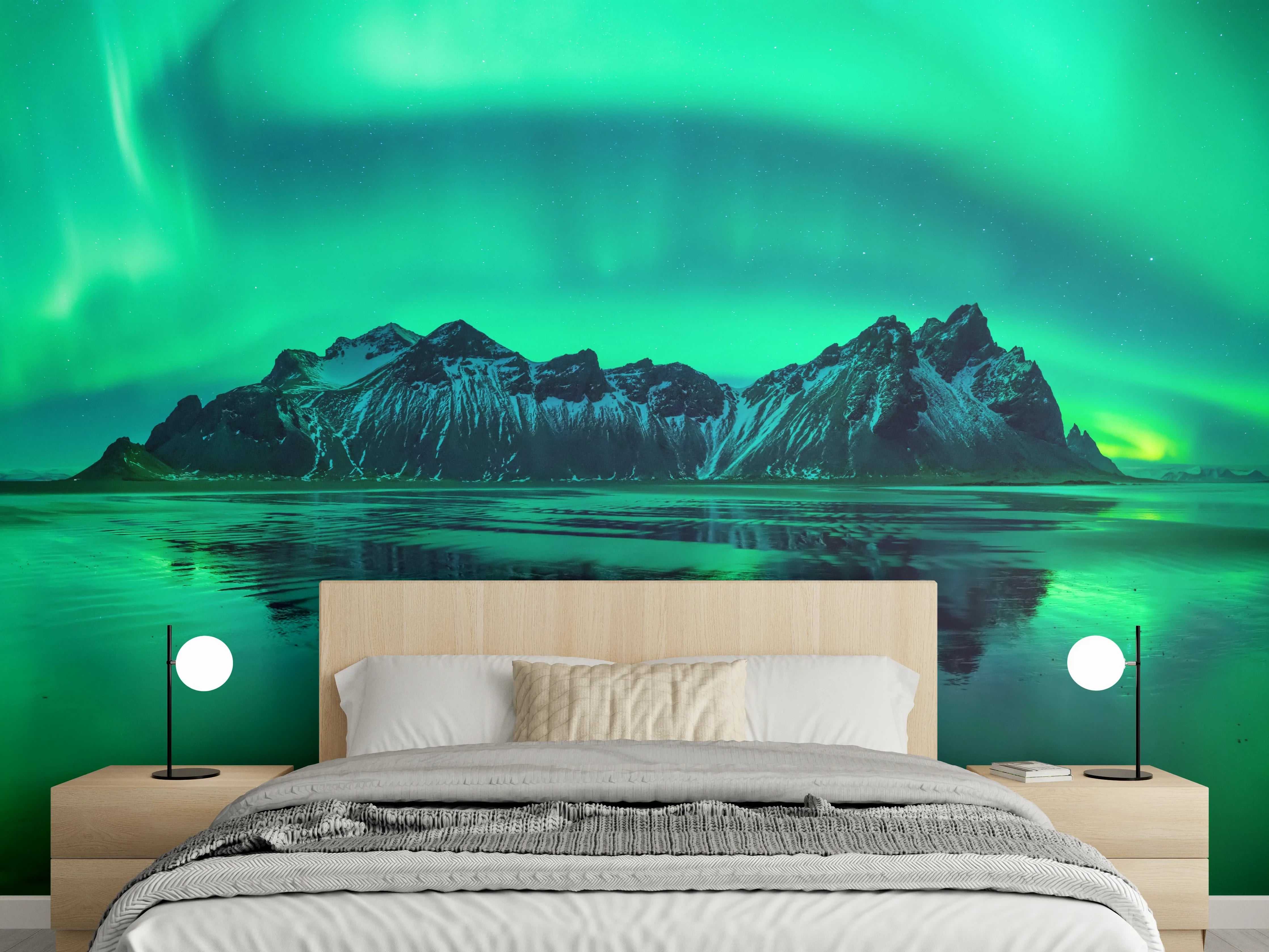 Wandverkleidung Schlafzimmer - Nordlicht über Berglandschaft Panorama