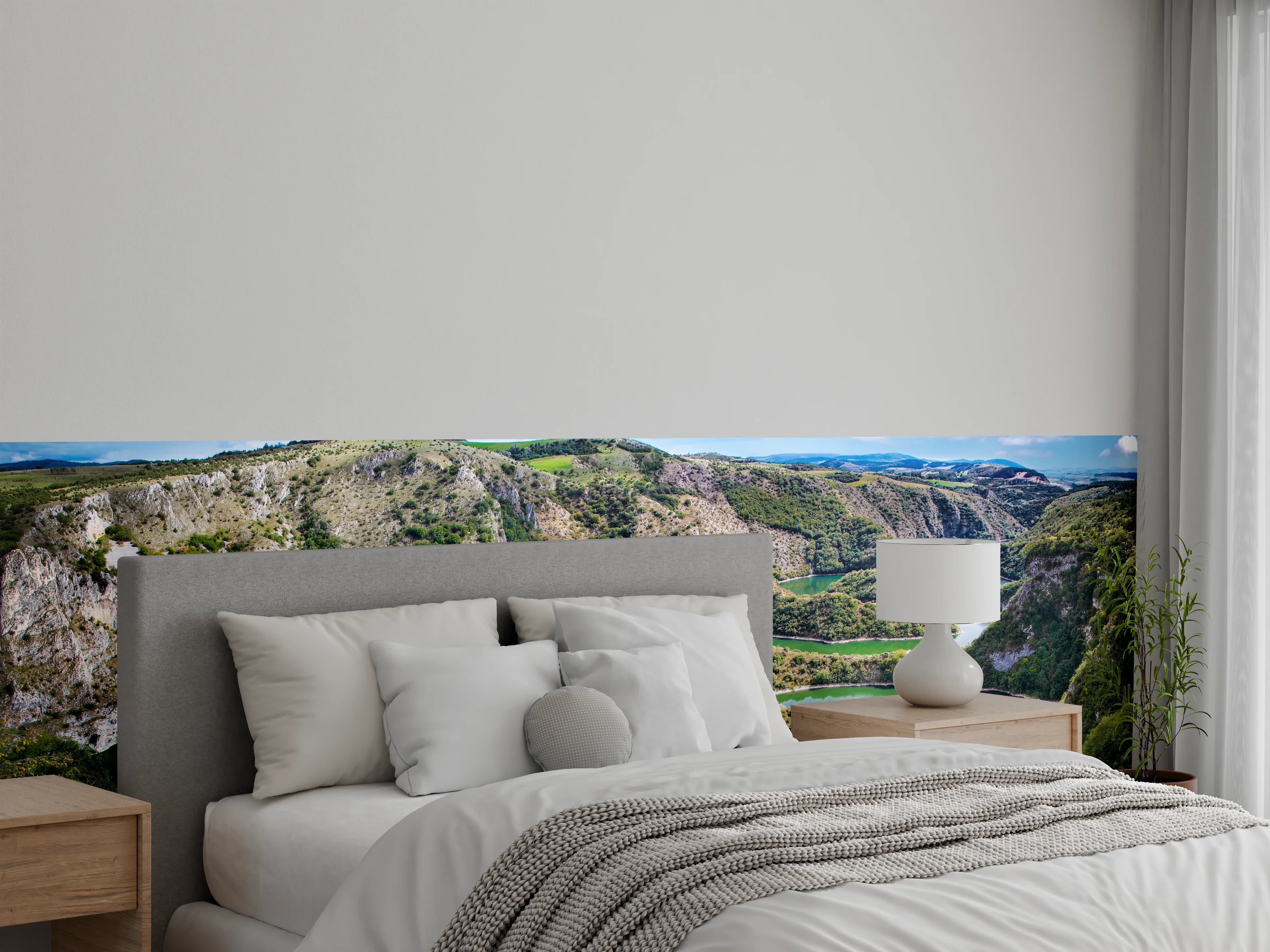 Wandverkleidung Schlafzimmer - Panorama Flusslandschaft mit grünen Hügeln