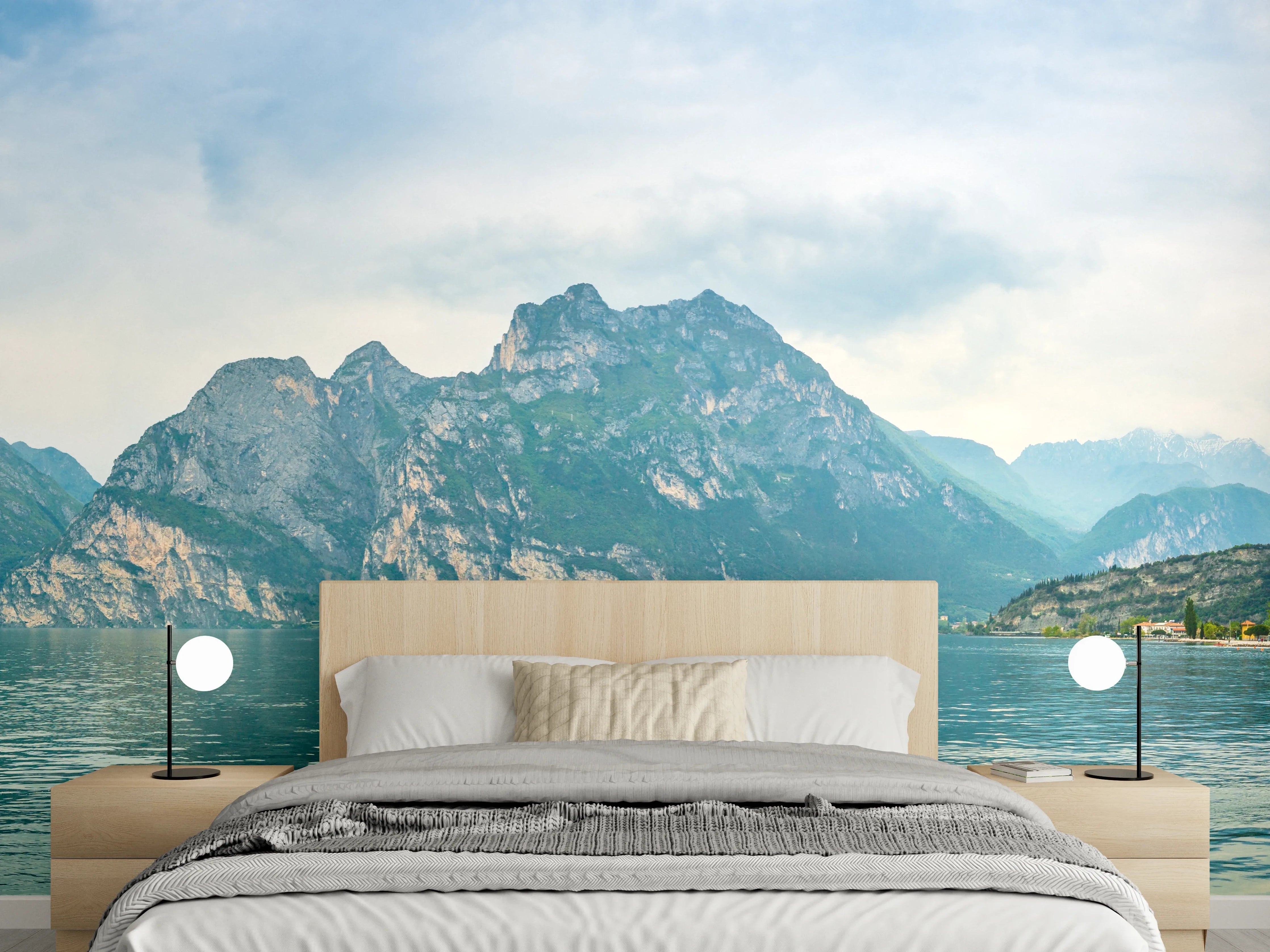 Wandverkleidung Schlafzimmer - Panoramablick Gardasee und Berge