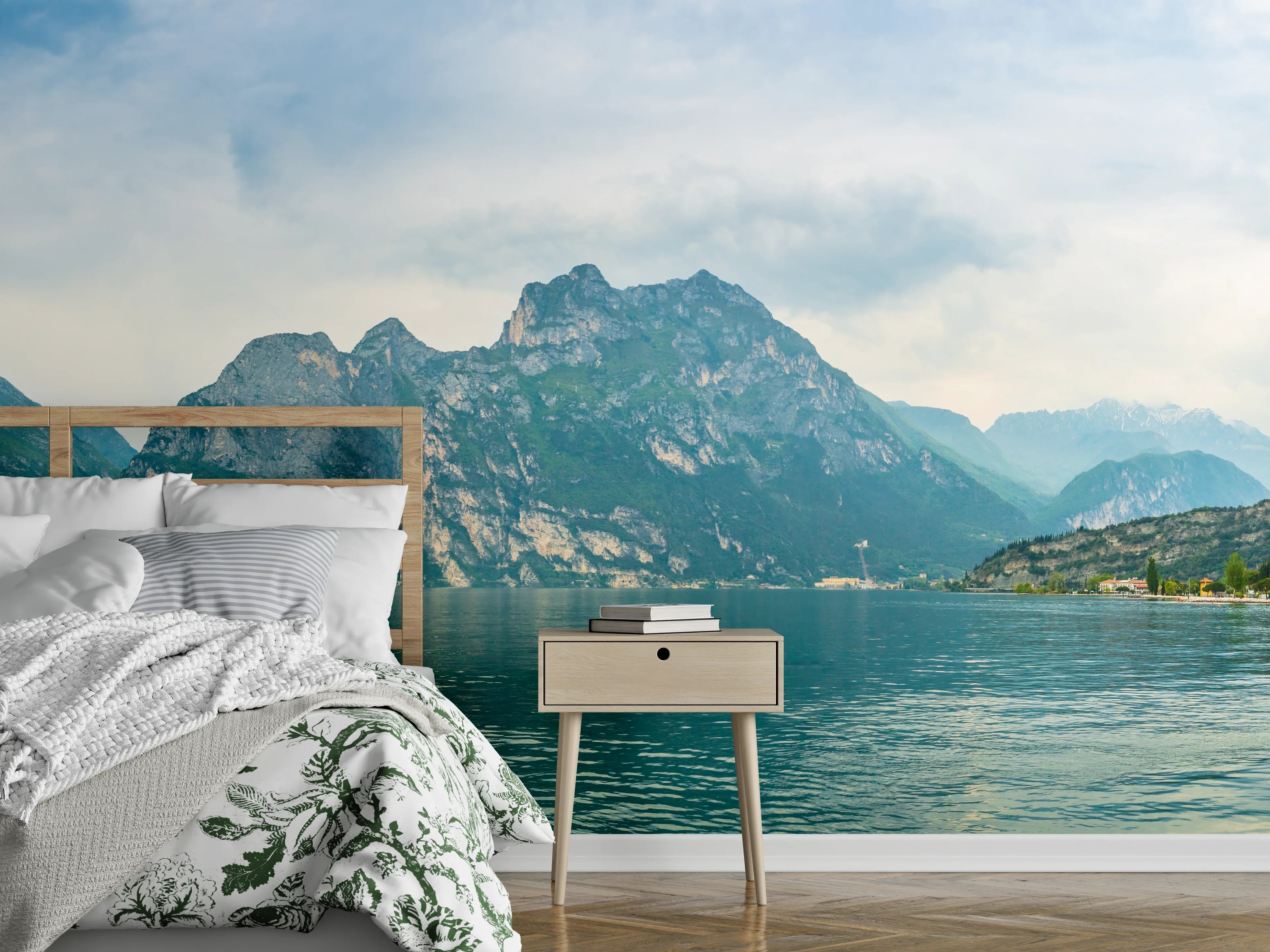 Wandverkleidung Schlafzimmer - Panoramablick Gardasee und Berge