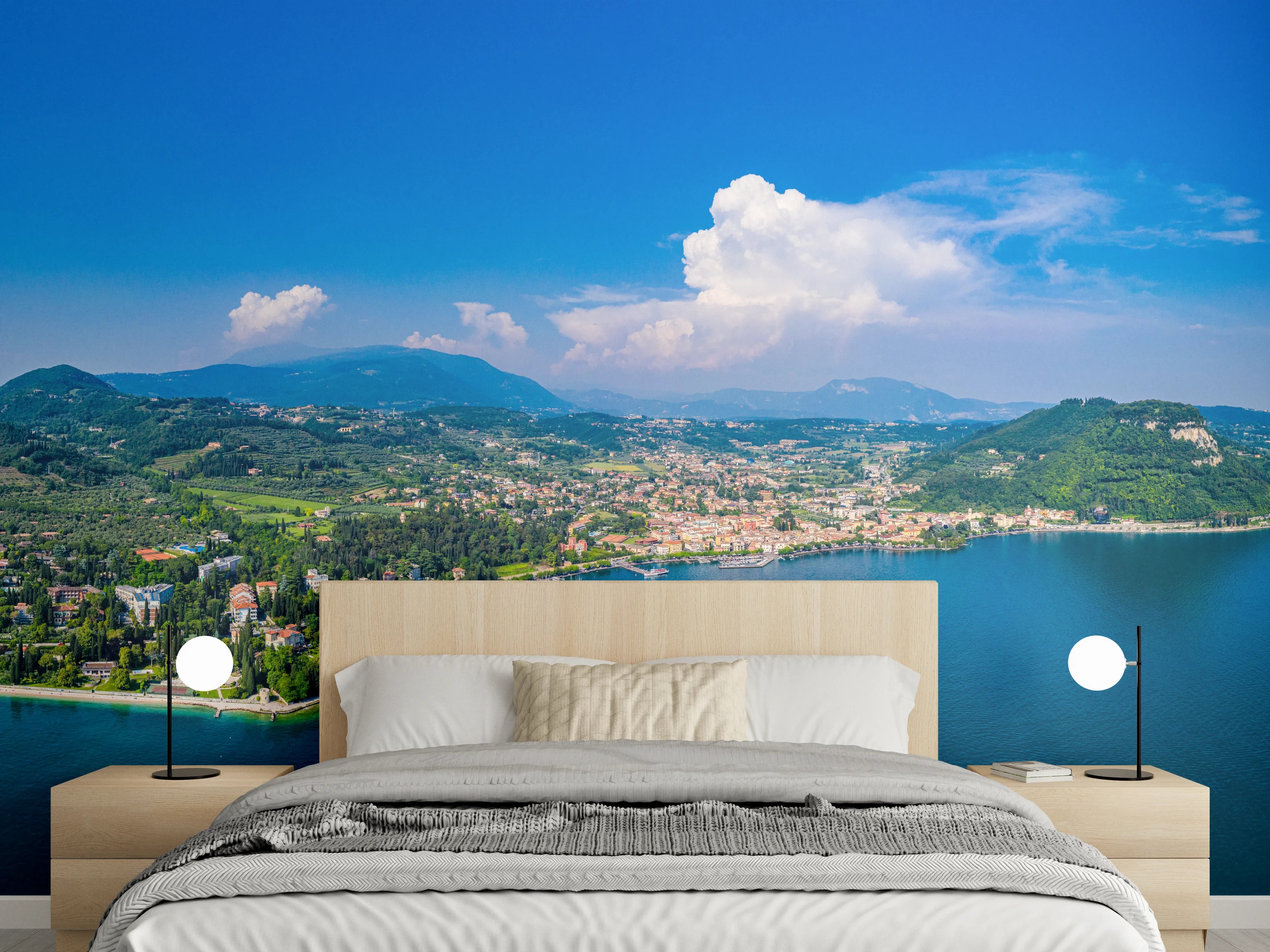 Wandverkleidung Schlafzimmer - Panoramablick auf idyllischen Gardasee