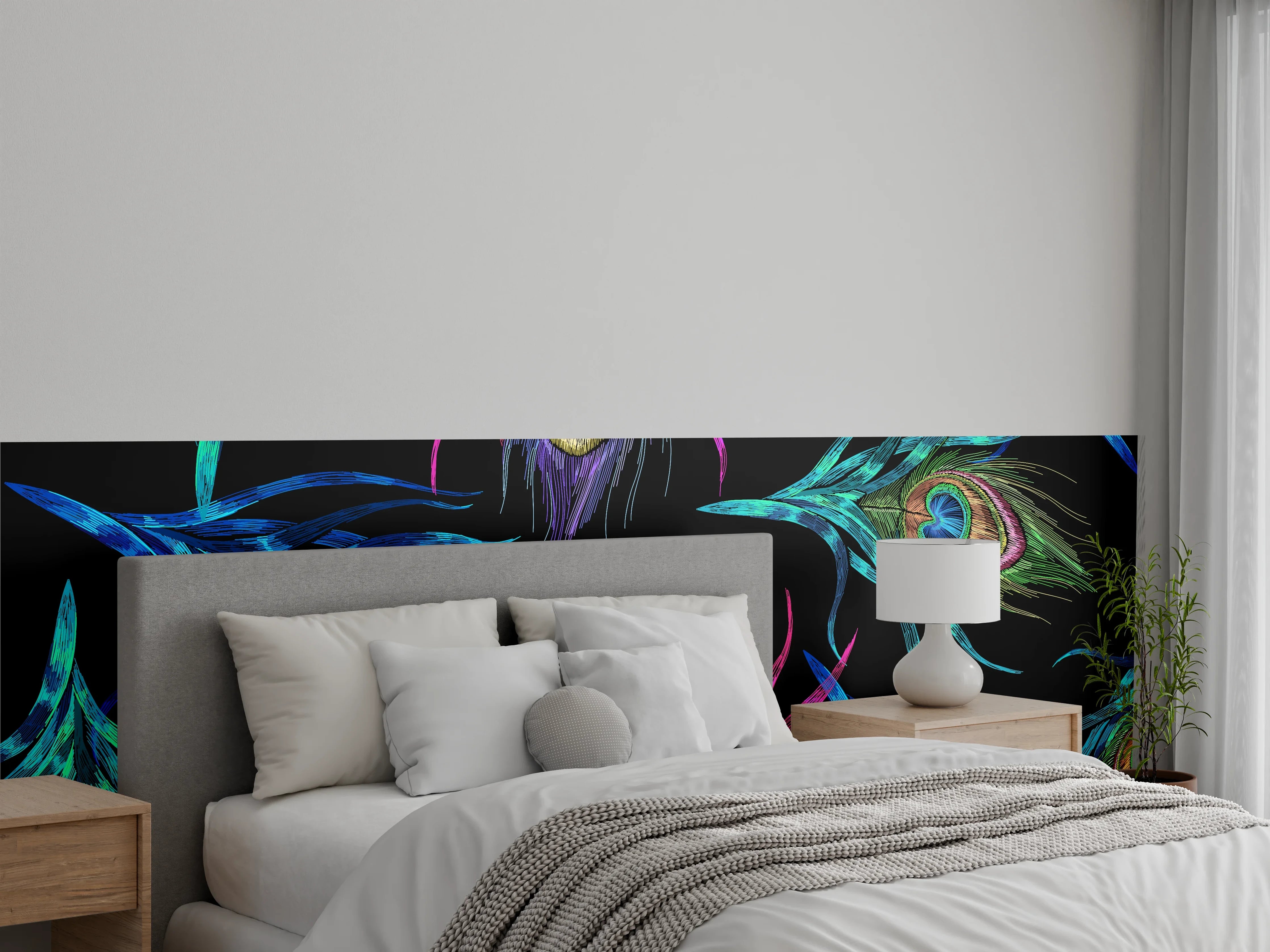 Wandverkleidung Schlafzimmer - Pfauenfeder Muster bunt Schwarz