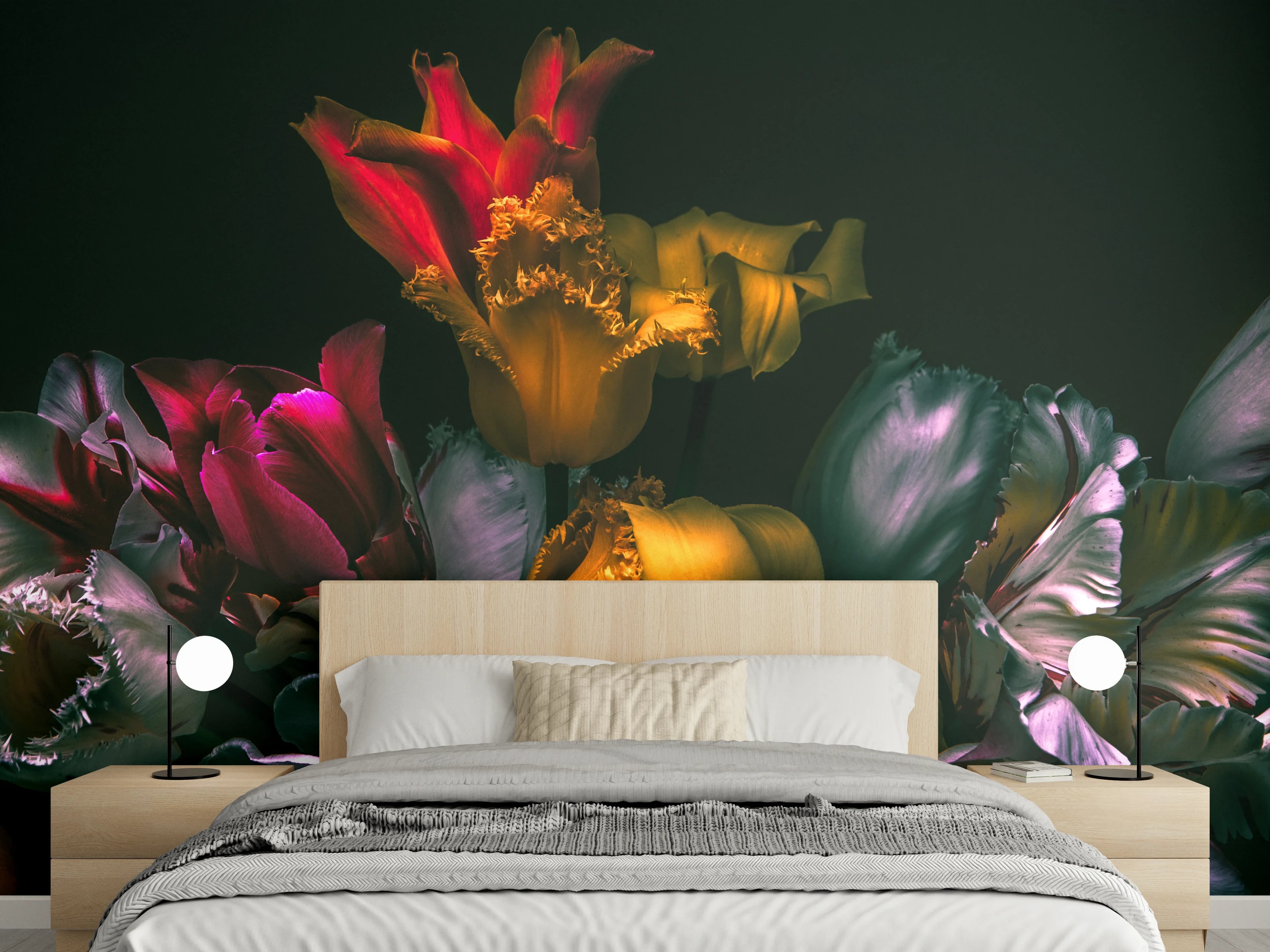 Wandverkleidung Schlafzimmer - Prächtige Tulpenkunst auf dunklem Grund
