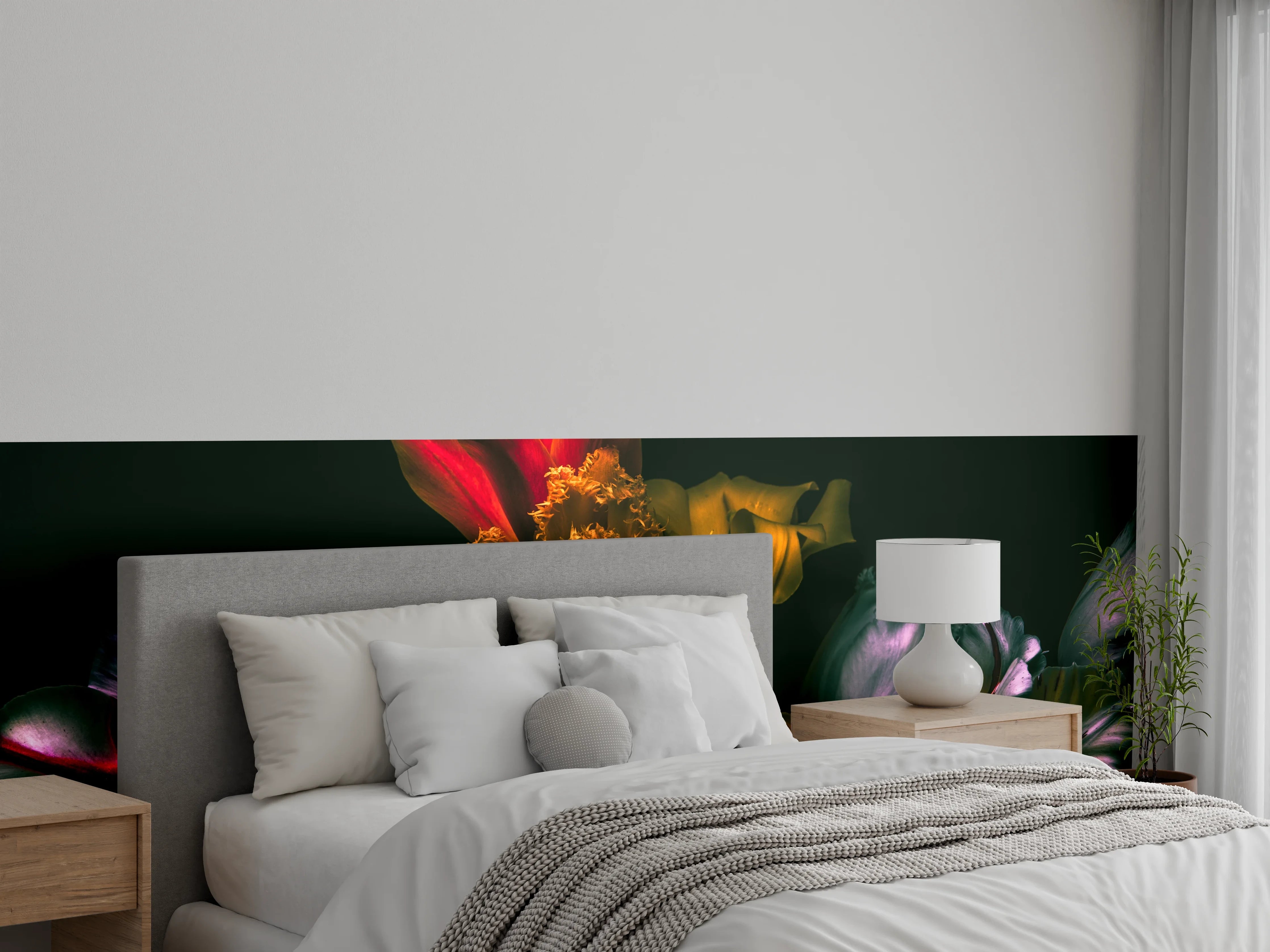 Wandverkleidung Schlafzimmer - Prächtige Tulpenkunst auf dunklem Grund