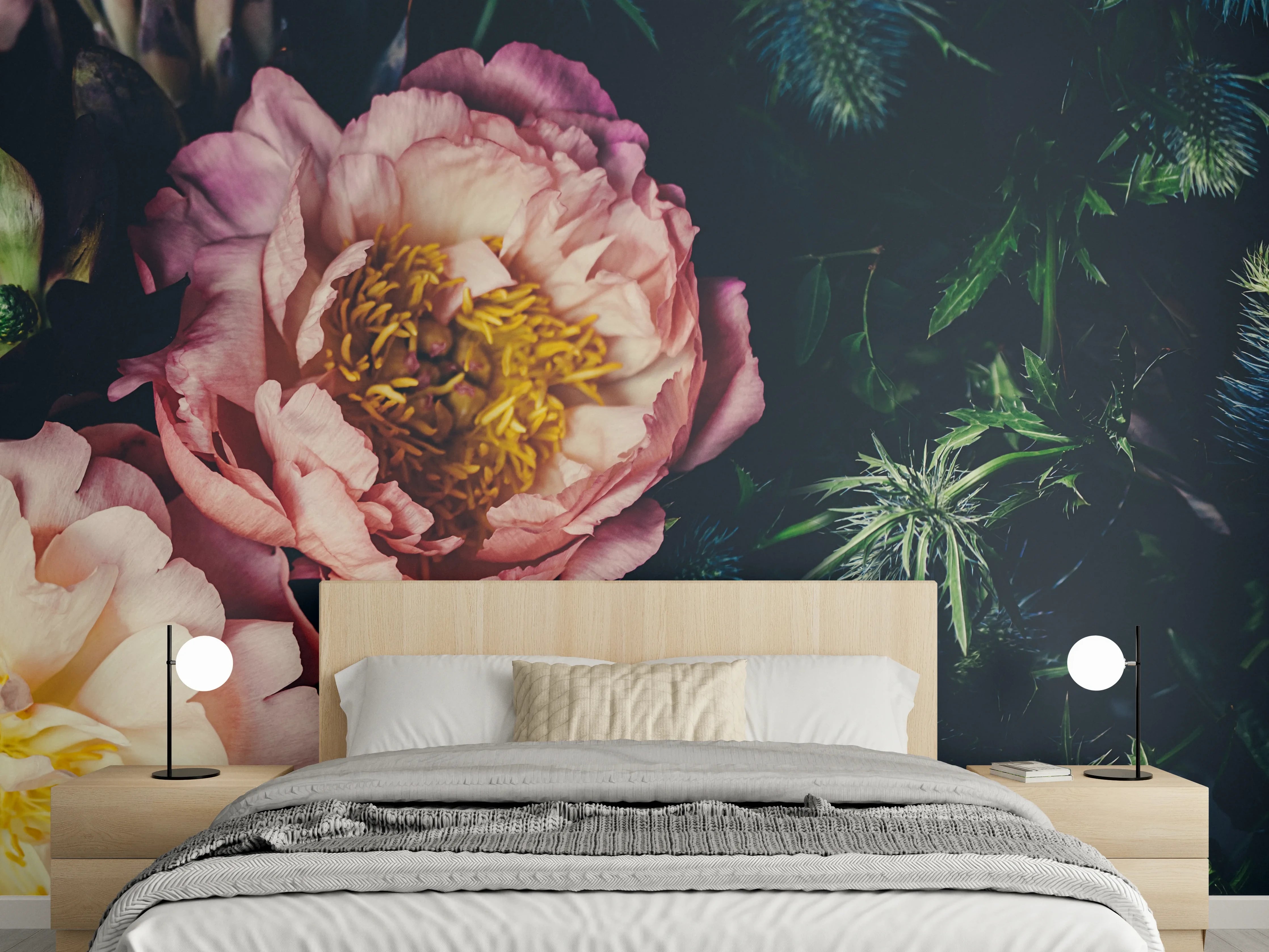 Wandverkleidung Schlafzimmer - Rosa Blüten auf einer Wiese