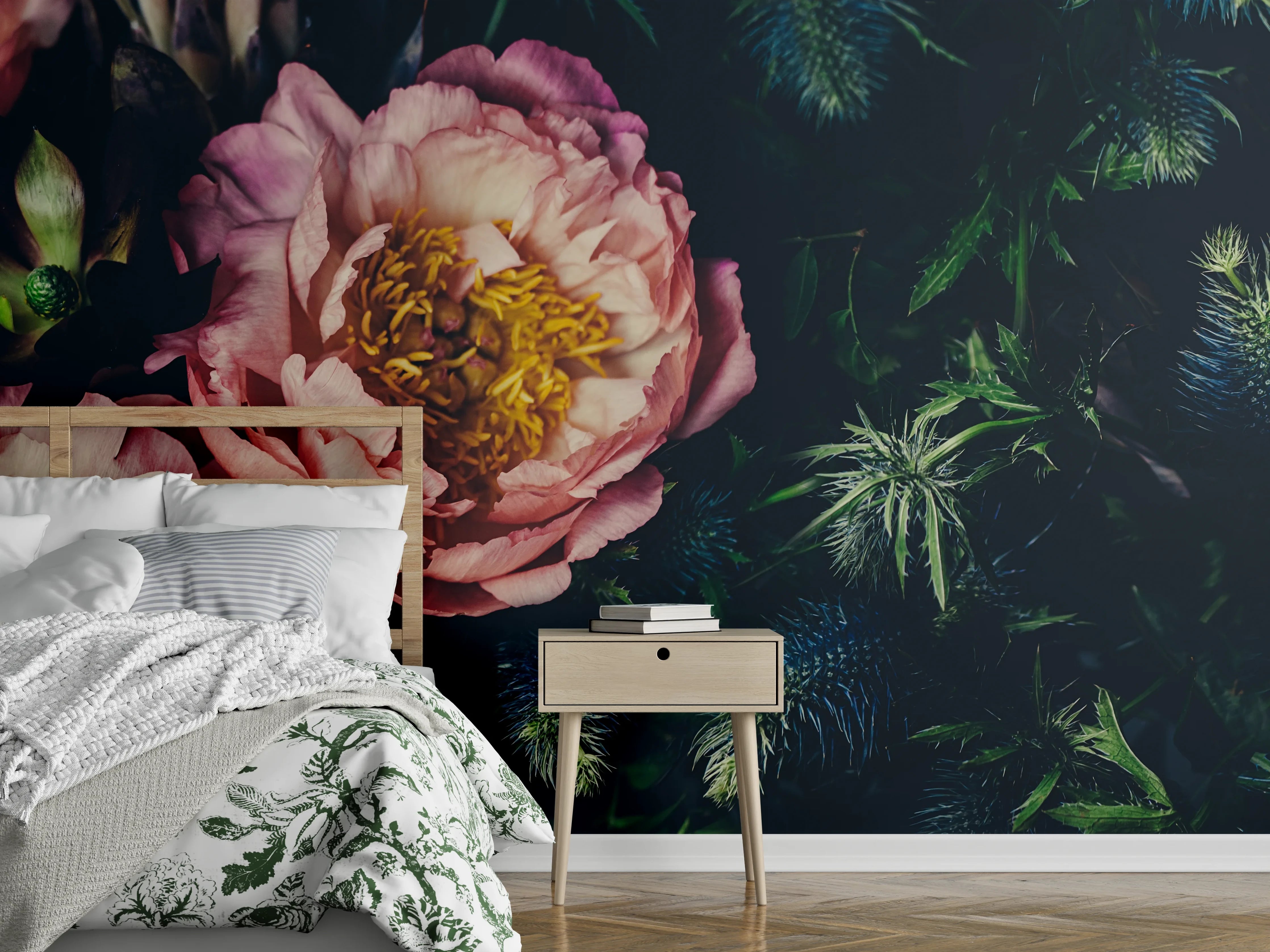 Wandverkleidung Schlafzimmer - Rosa Blüten auf einer Wiese
