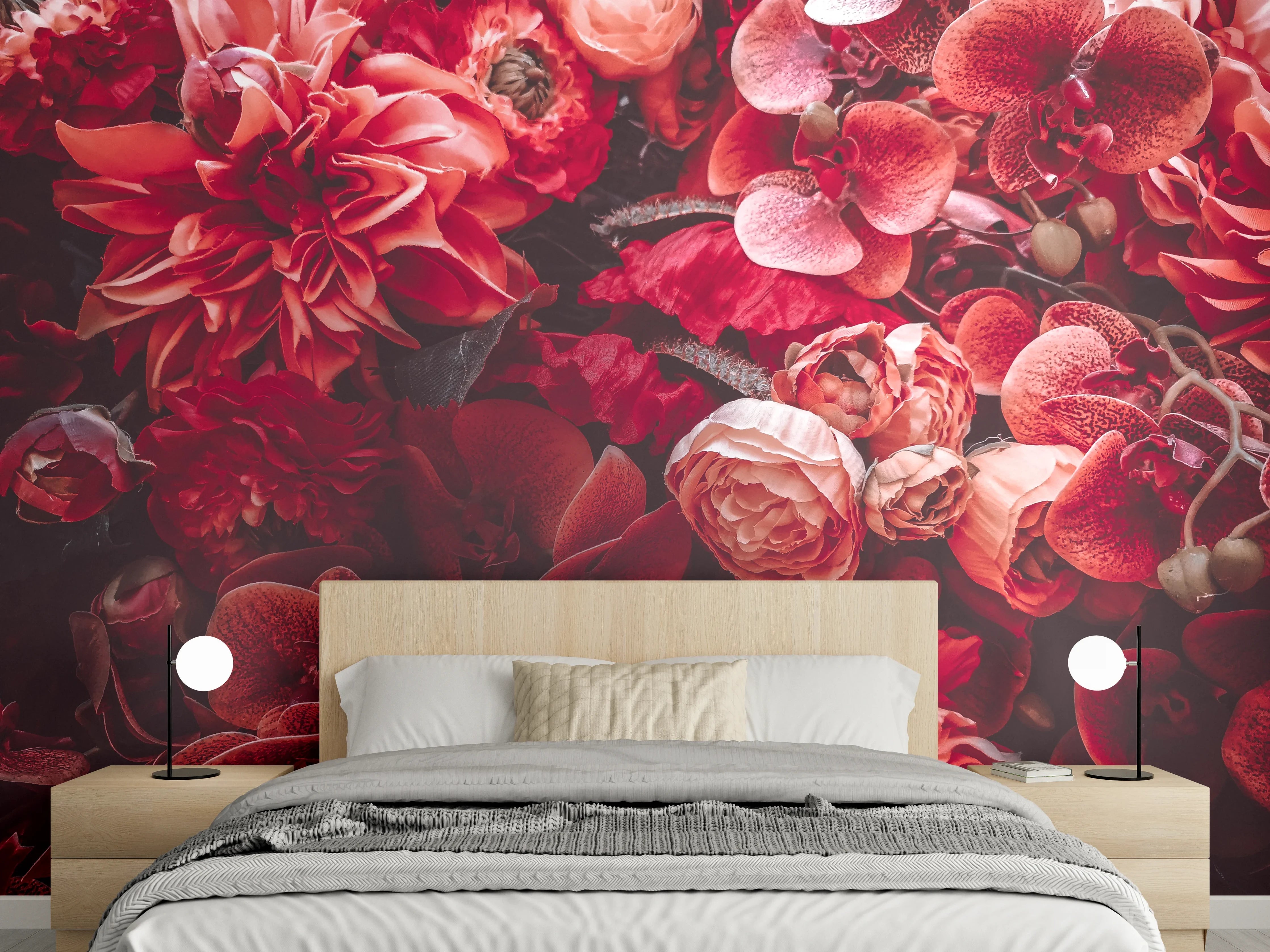 Wandverkleidung Schlafzimmer - Rote Blumenpracht in warmem Licht