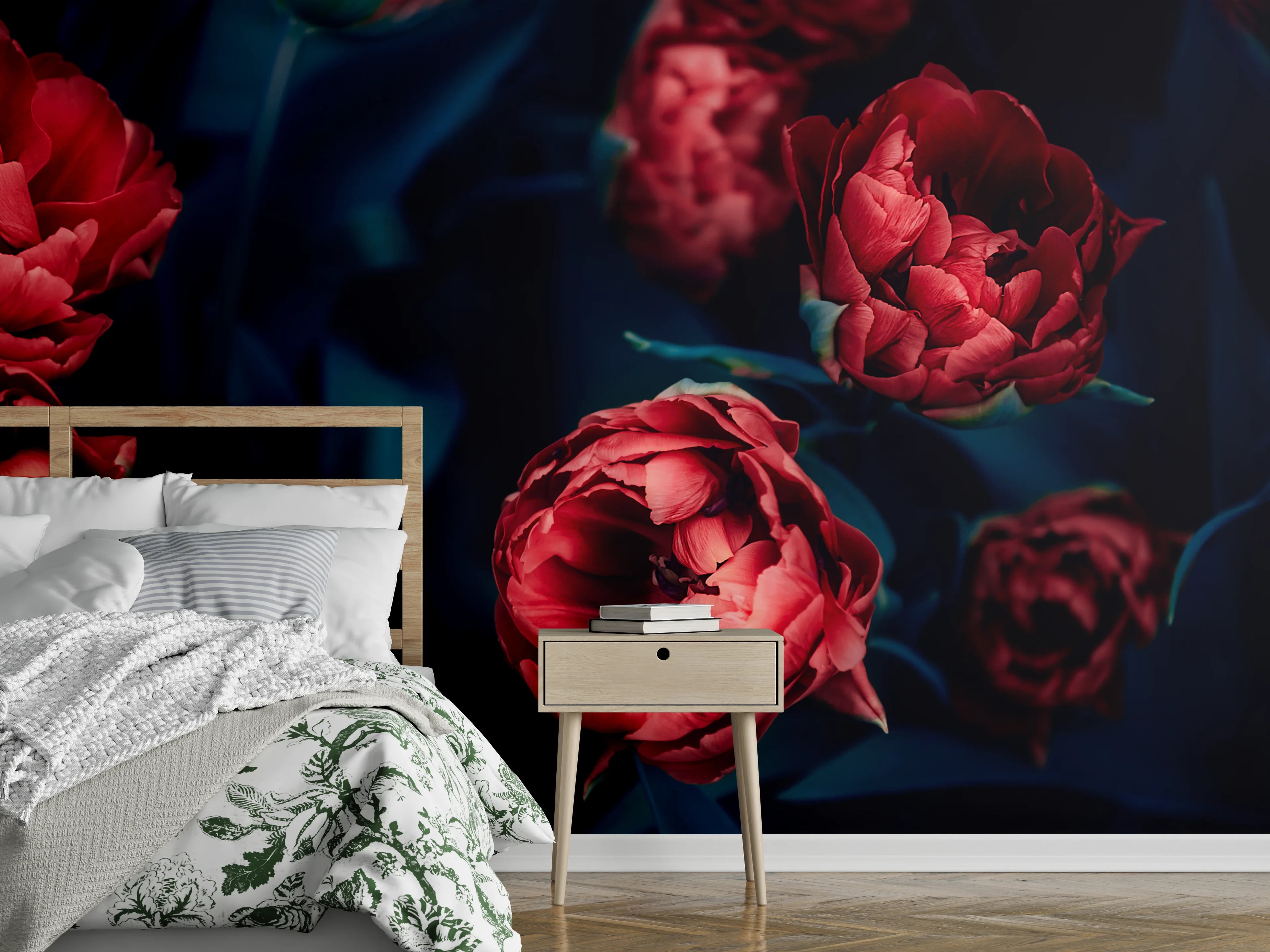 Wandverkleidung Schlafzimmer - Rote Pfingstrosen im dunklen Look