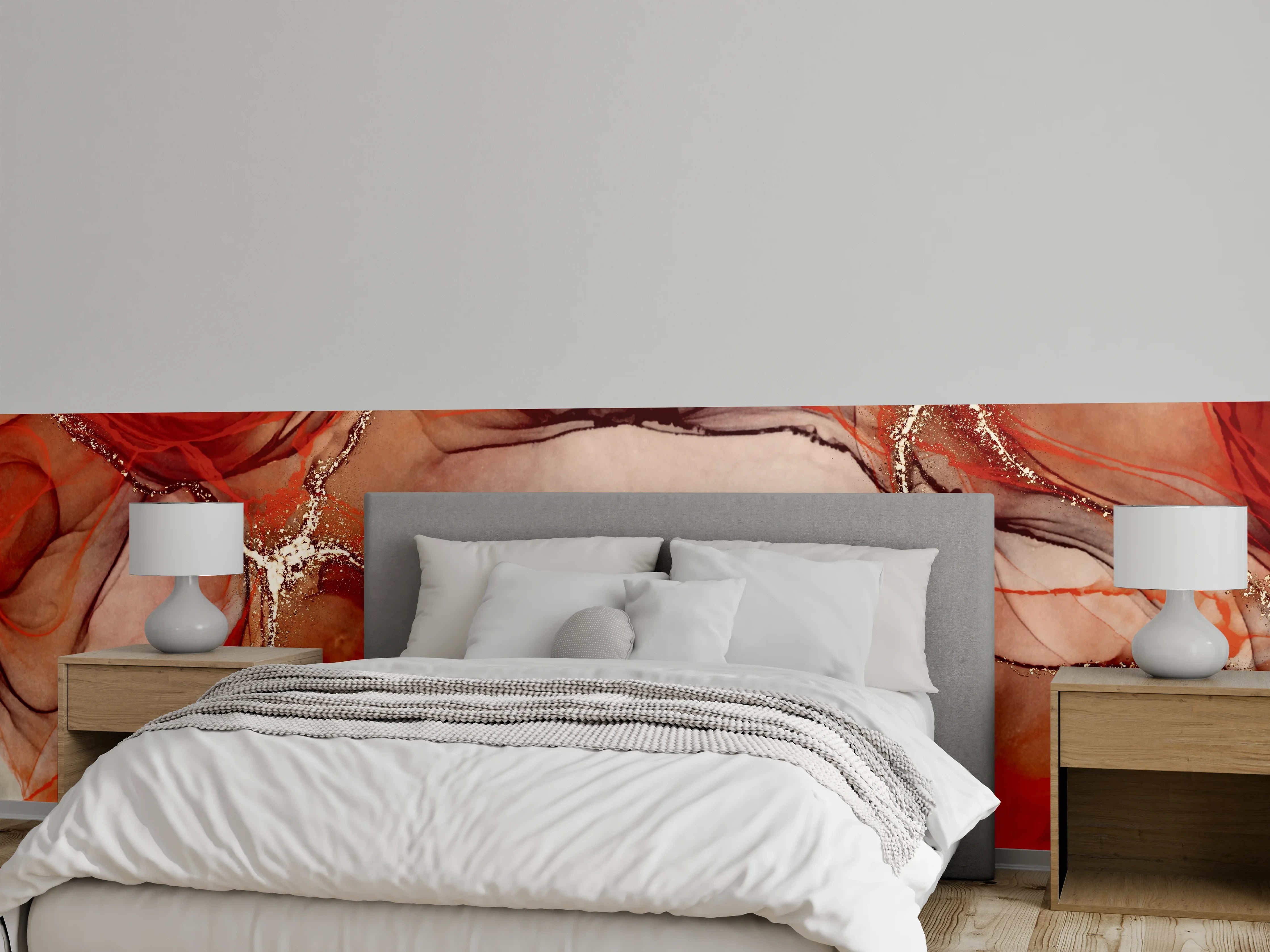 Wandverkleidung Schlafzimmer - Rote Seidenstoffe mit Goldakzenten