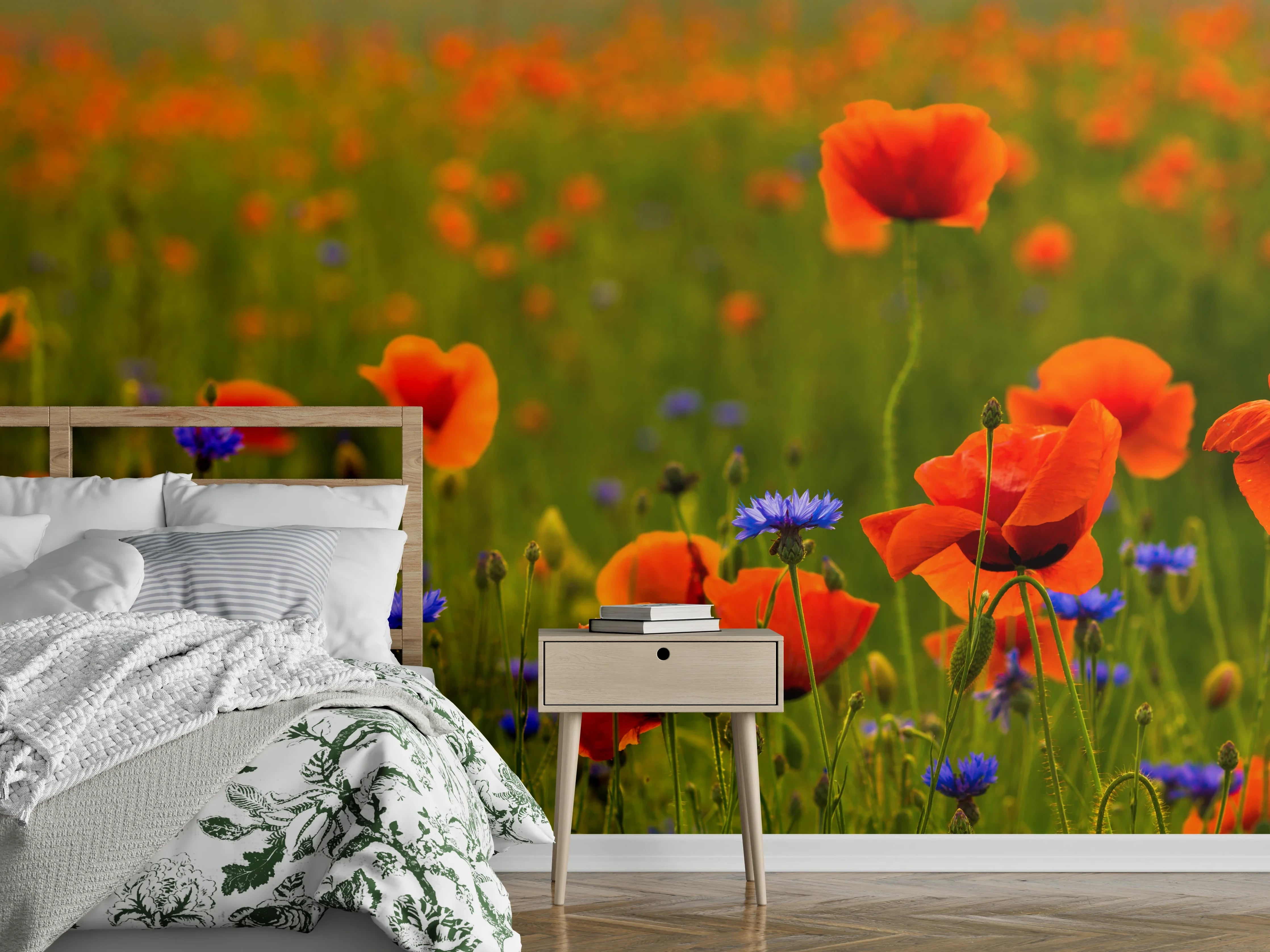 Wandverkleidung Schlafzimmer - Rotes Mohnfeld mit Kornblumen