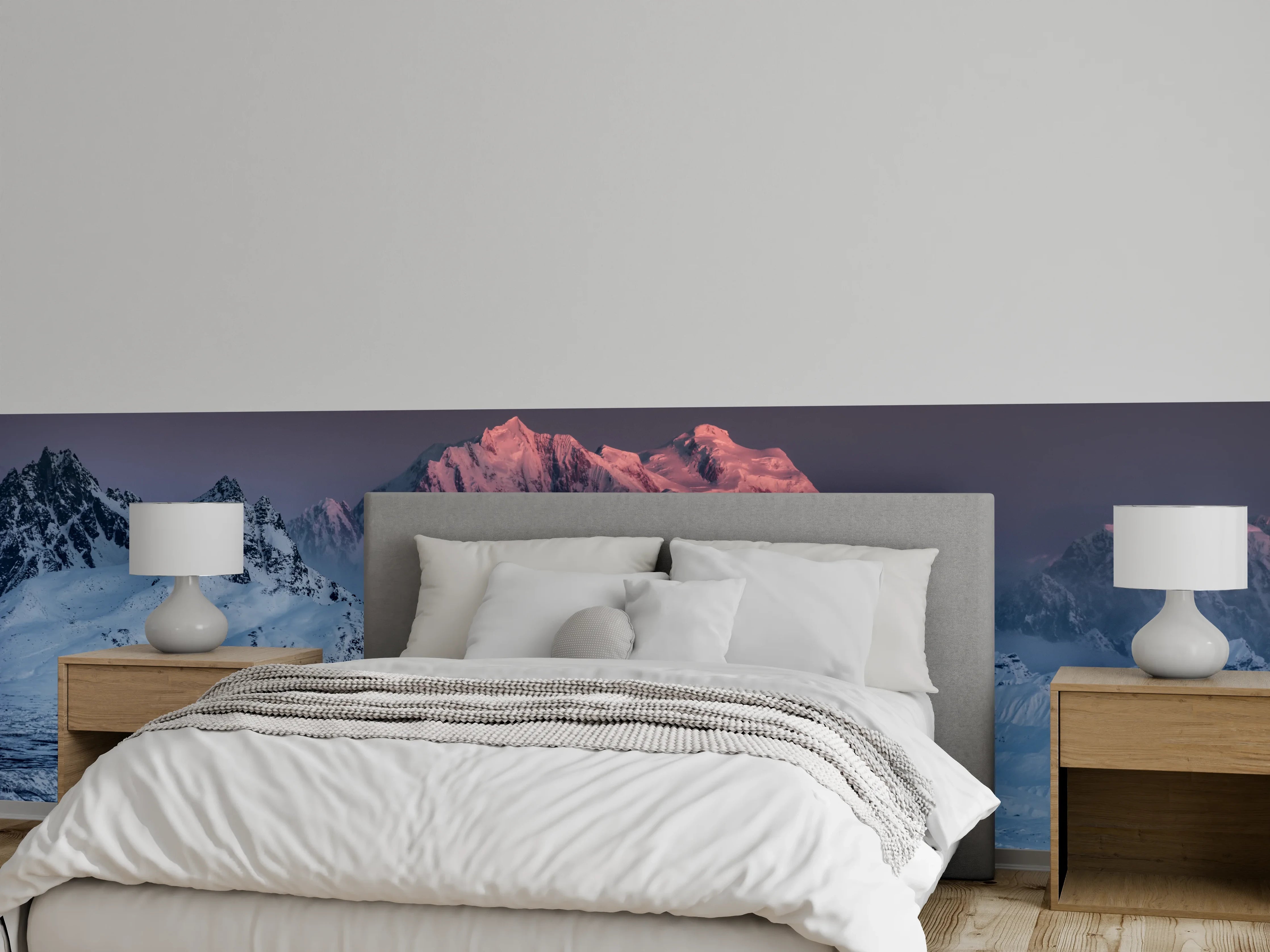 Wandverkleidung Schlafzimmer - Schneebedeckte Berglandschaft im Sonnenaufgang