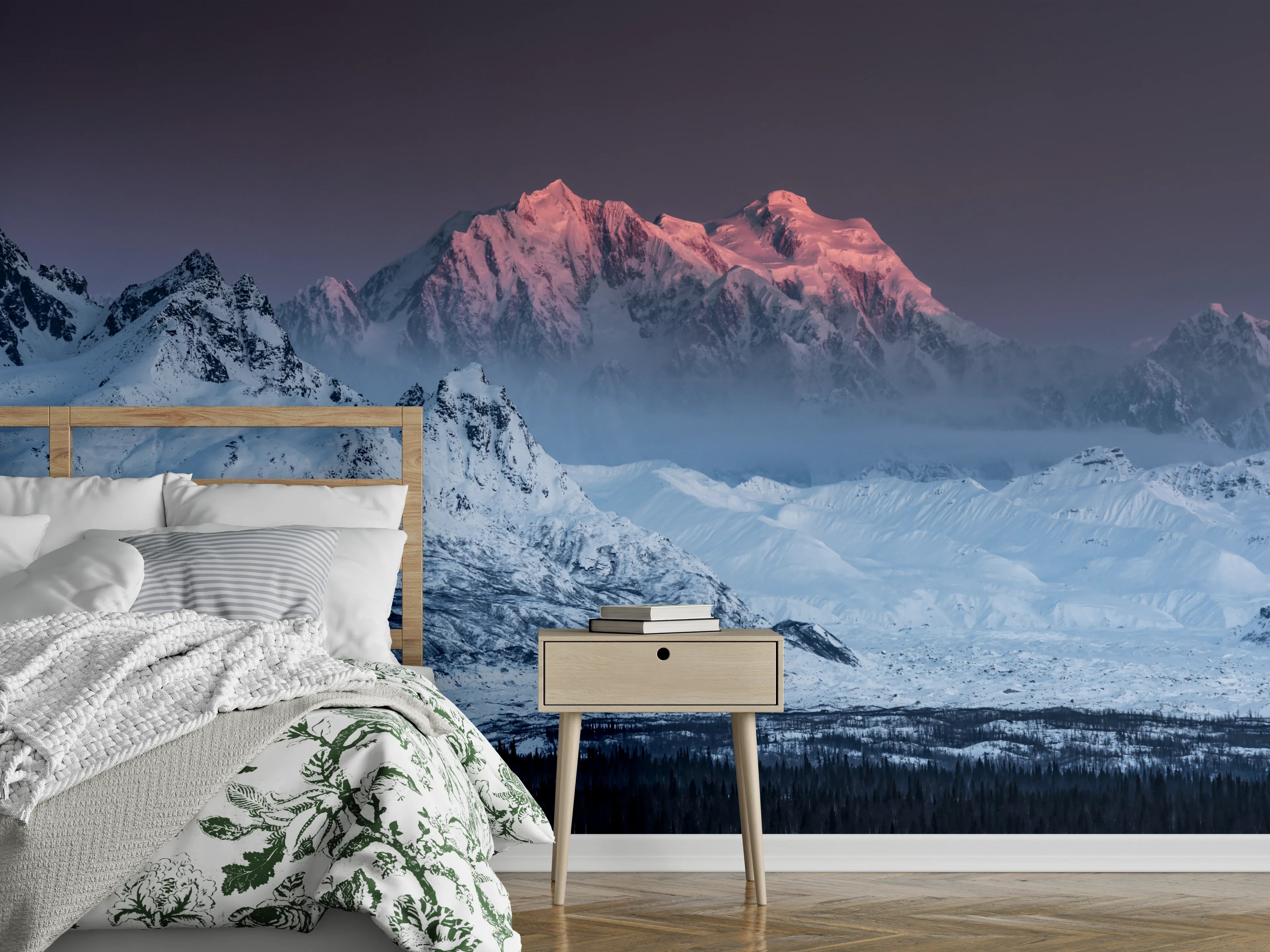 Wandverkleidung Schlafzimmer - Schneebedeckte Berglandschaft im Sonnenaufgang