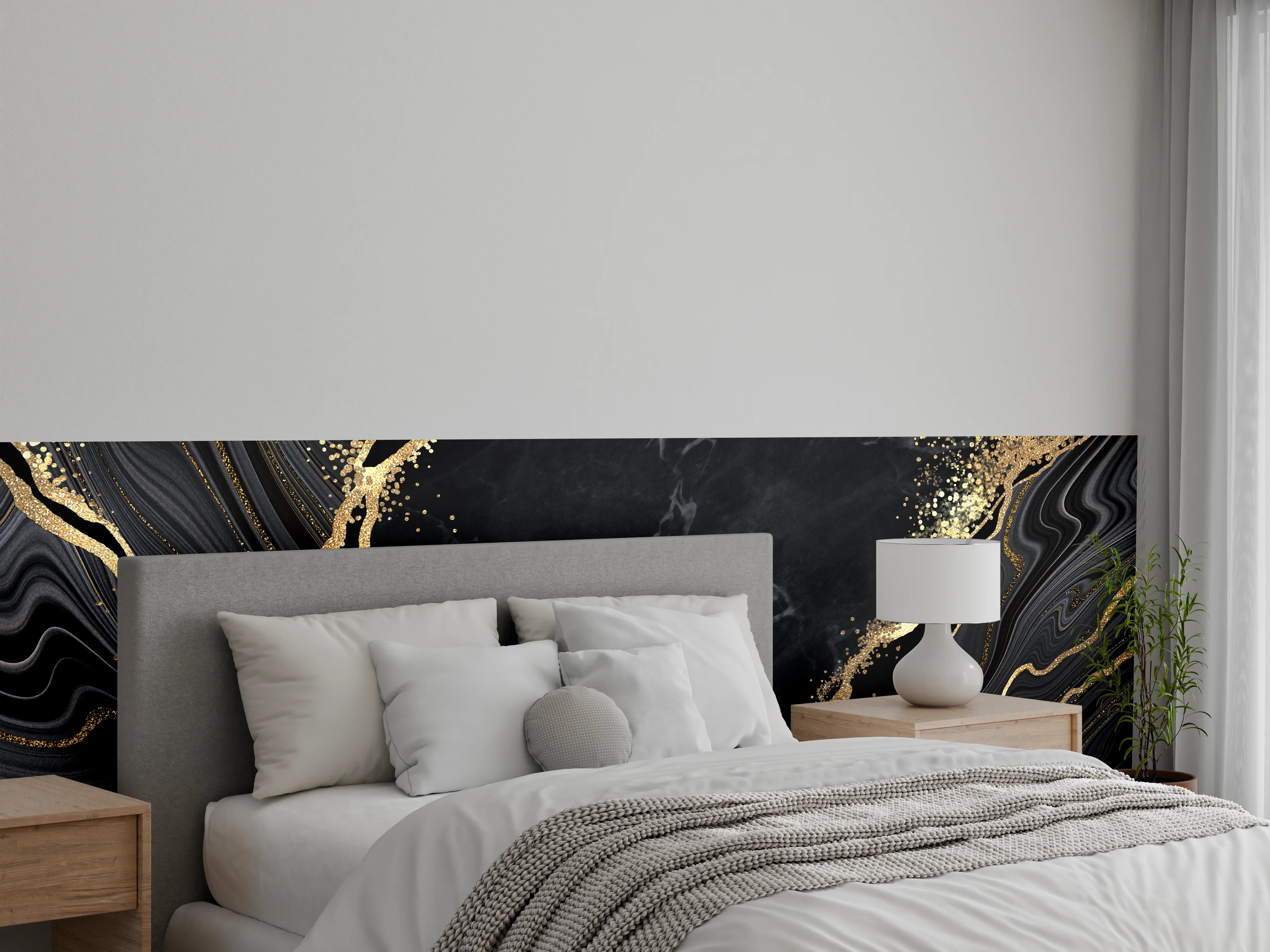 Wandverkleidung Schlafzimmer - Schwarzer Marmor mit Goldakzent