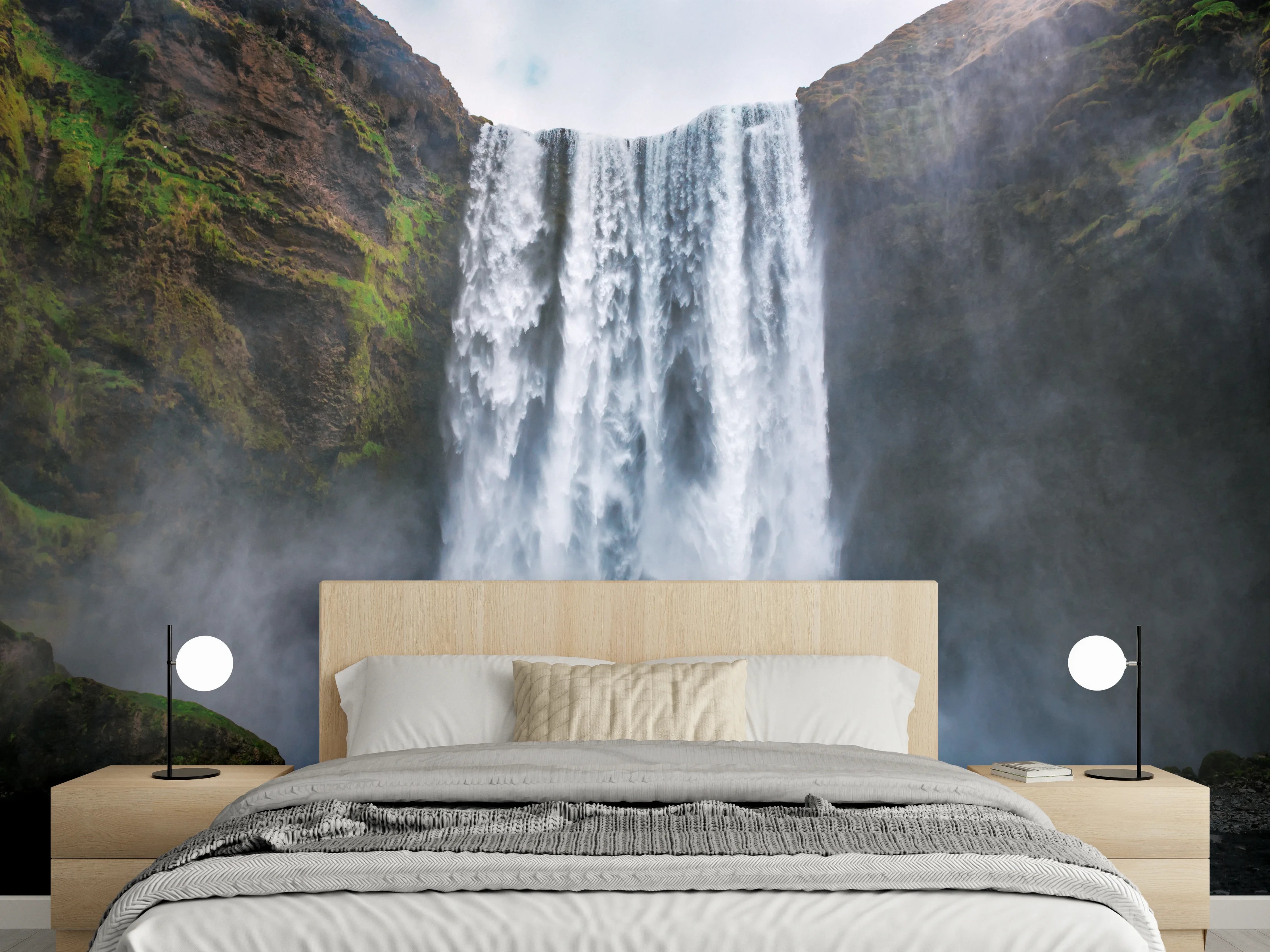 Wandverkleidung Schlafzimmer - Silberne Wasserfluten vor Nebelgrau
