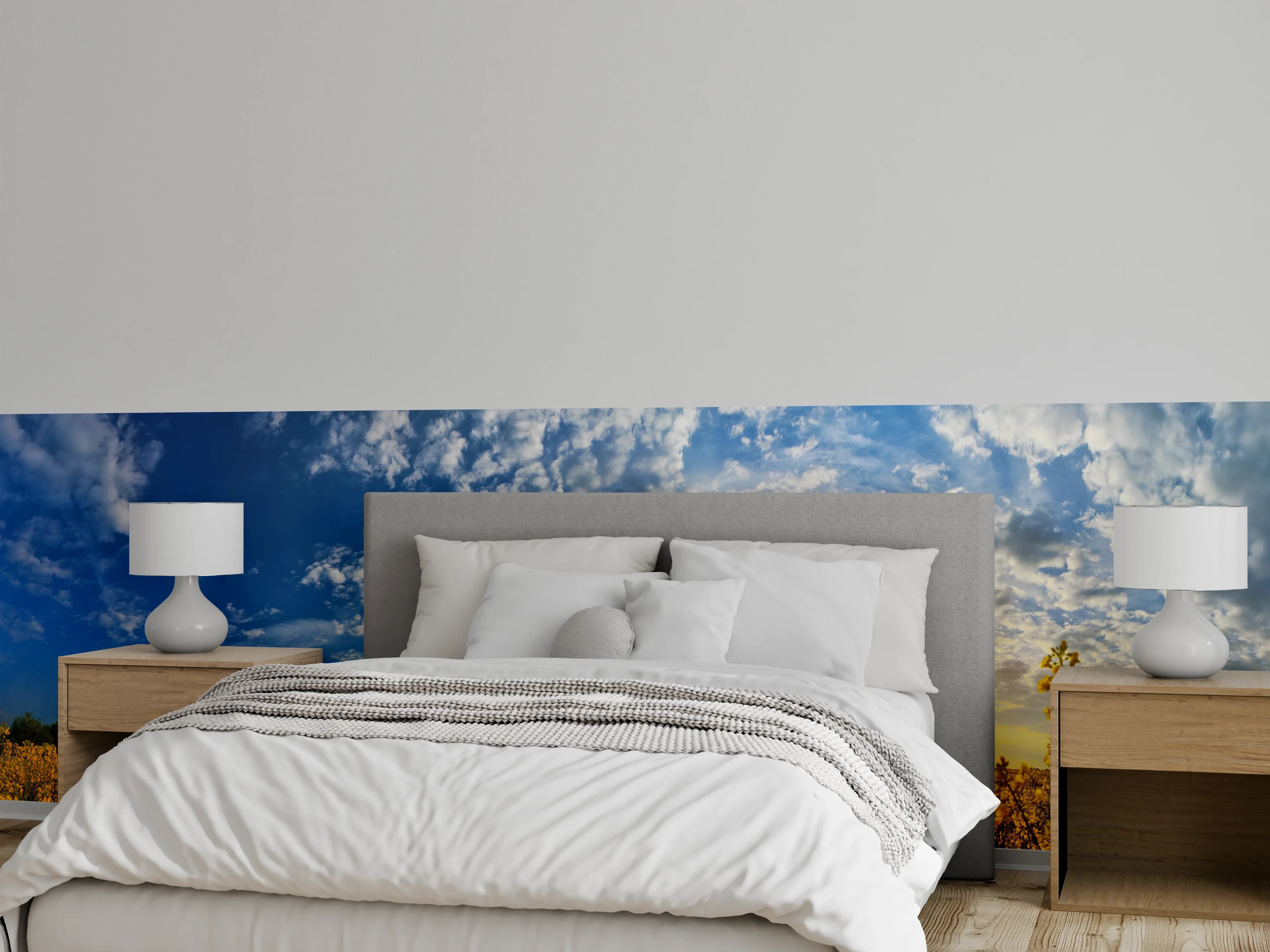 Wandverkleidung Schlafzimmer - Sommerliche Blumenwiese unter blauem Himmel