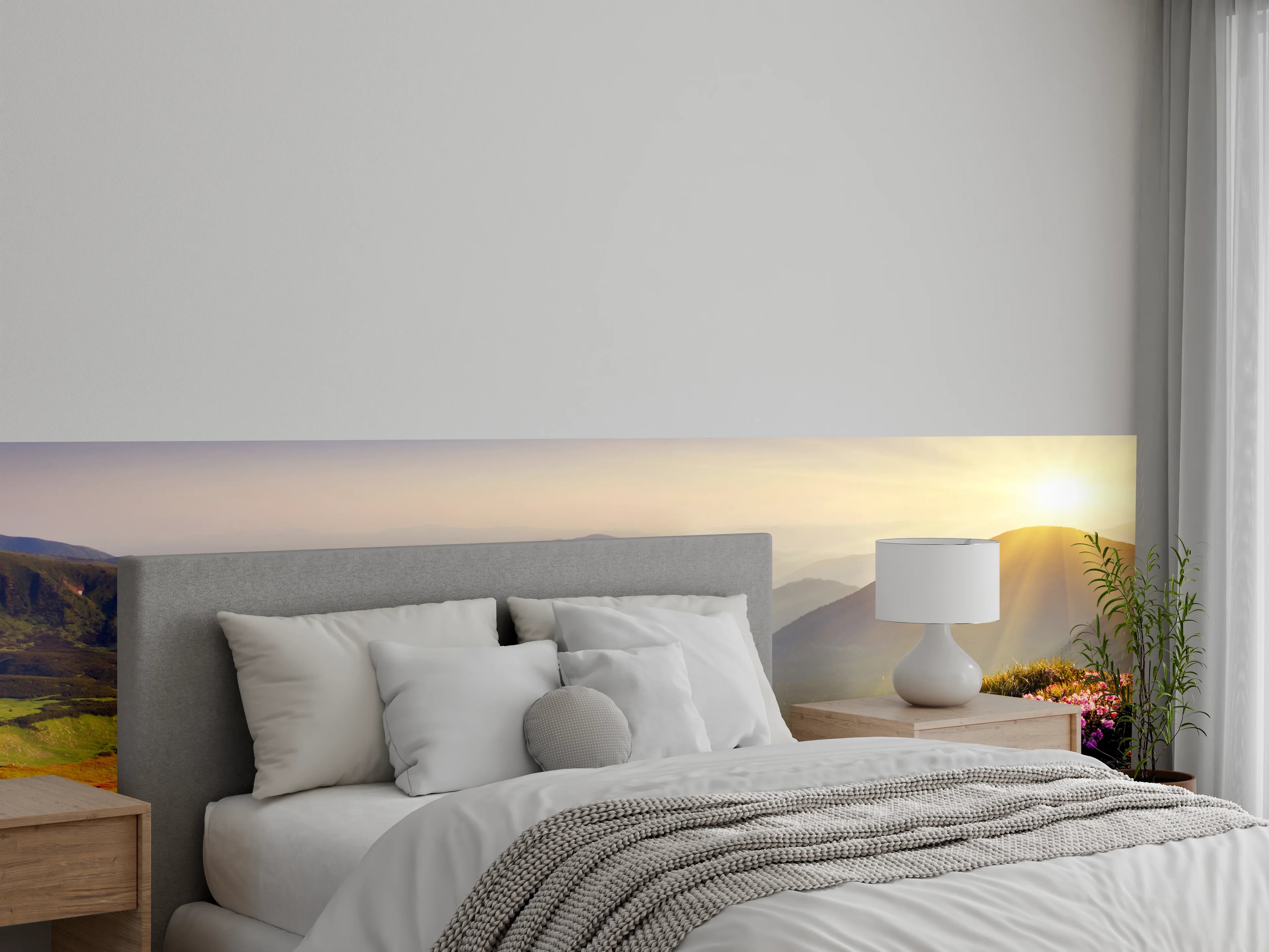 Wandverkleidung Schlafzimmer - Sonnenaufgang Berge mit Blumenwiese