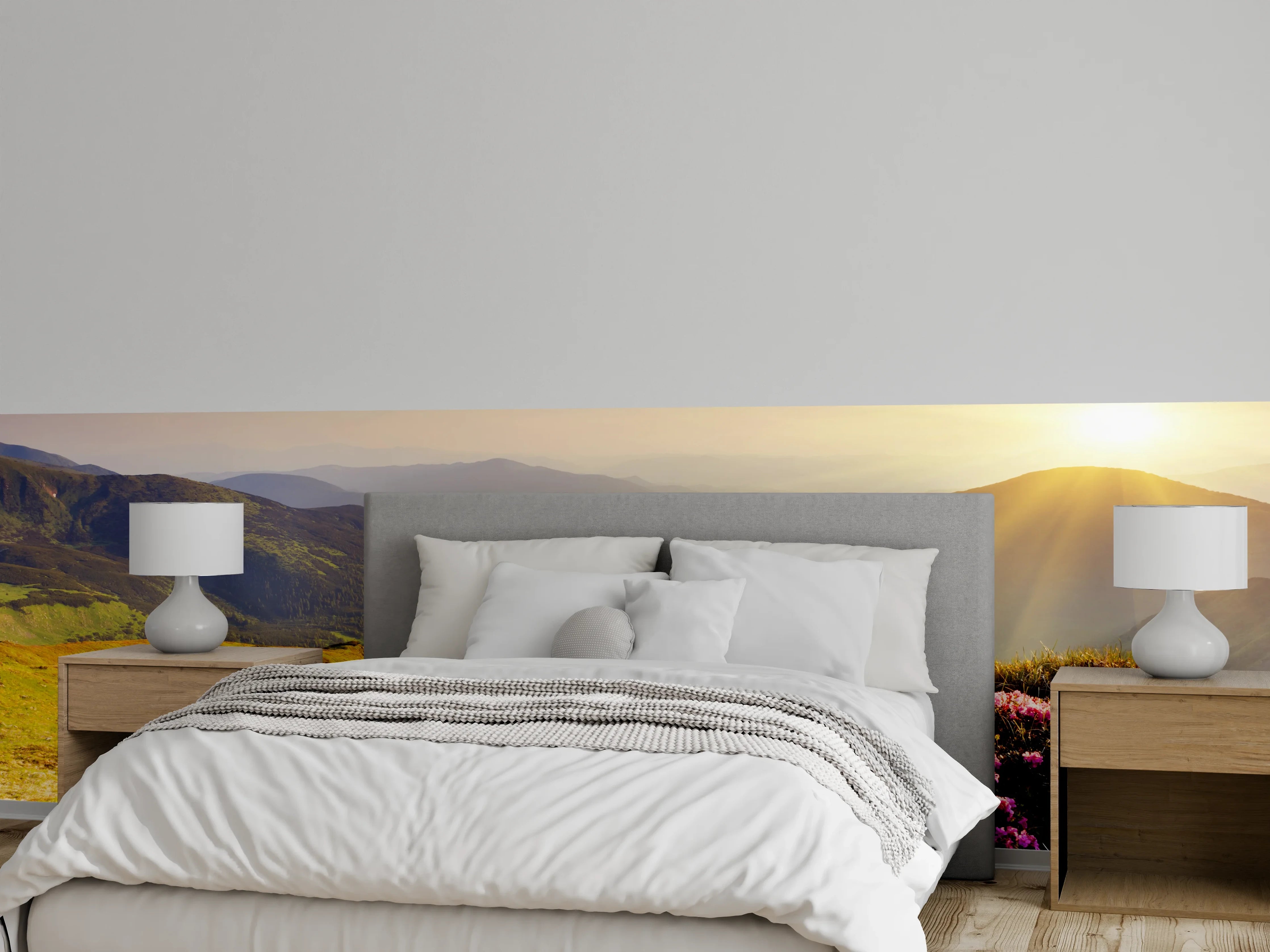 Wandverkleidung Schlafzimmer - Sonnenaufgang Berge mit Blumenwiese