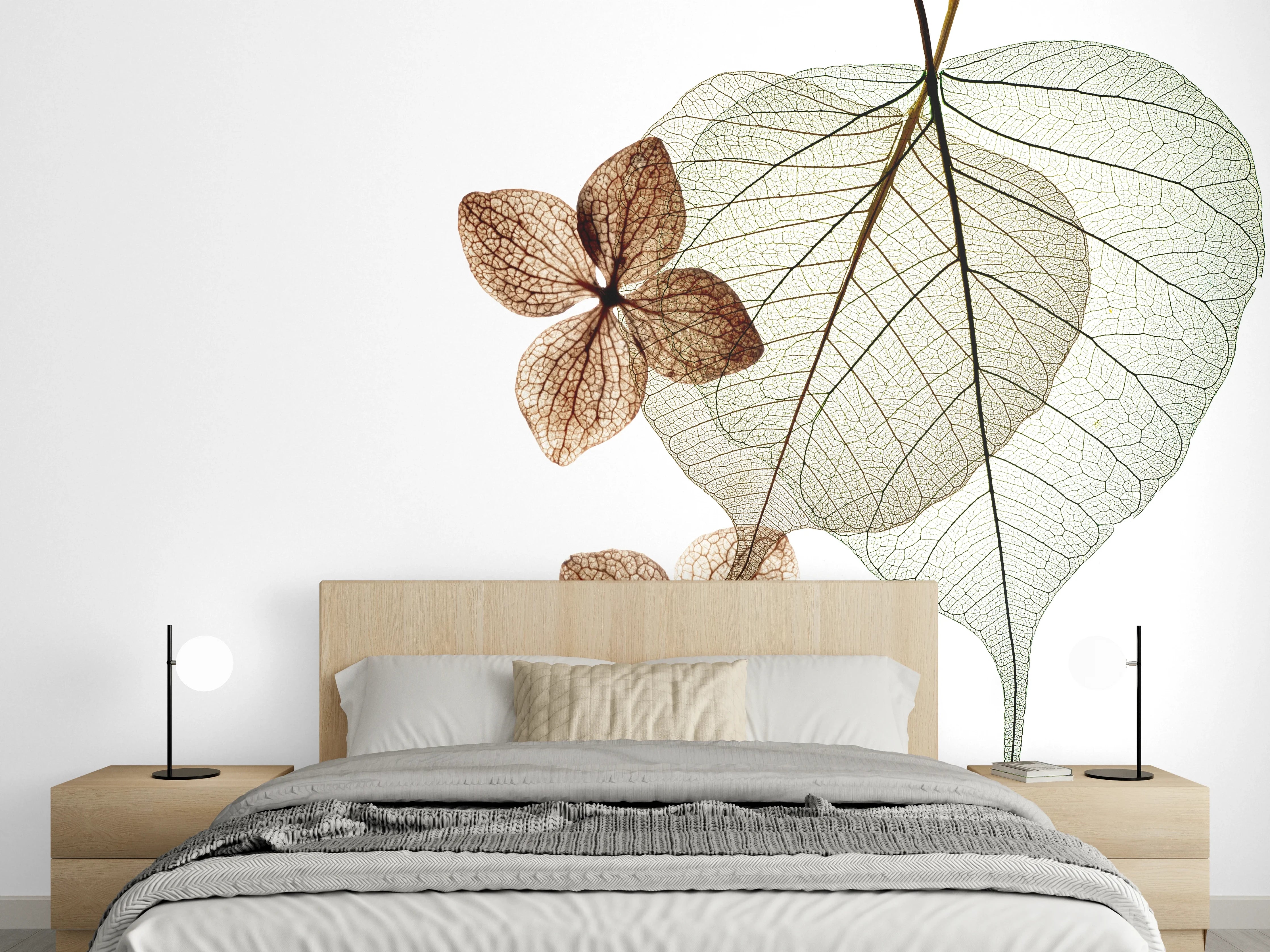 Wandverkleidung Schlafzimmer - Transparente Blätter und Blüten auf Weiß