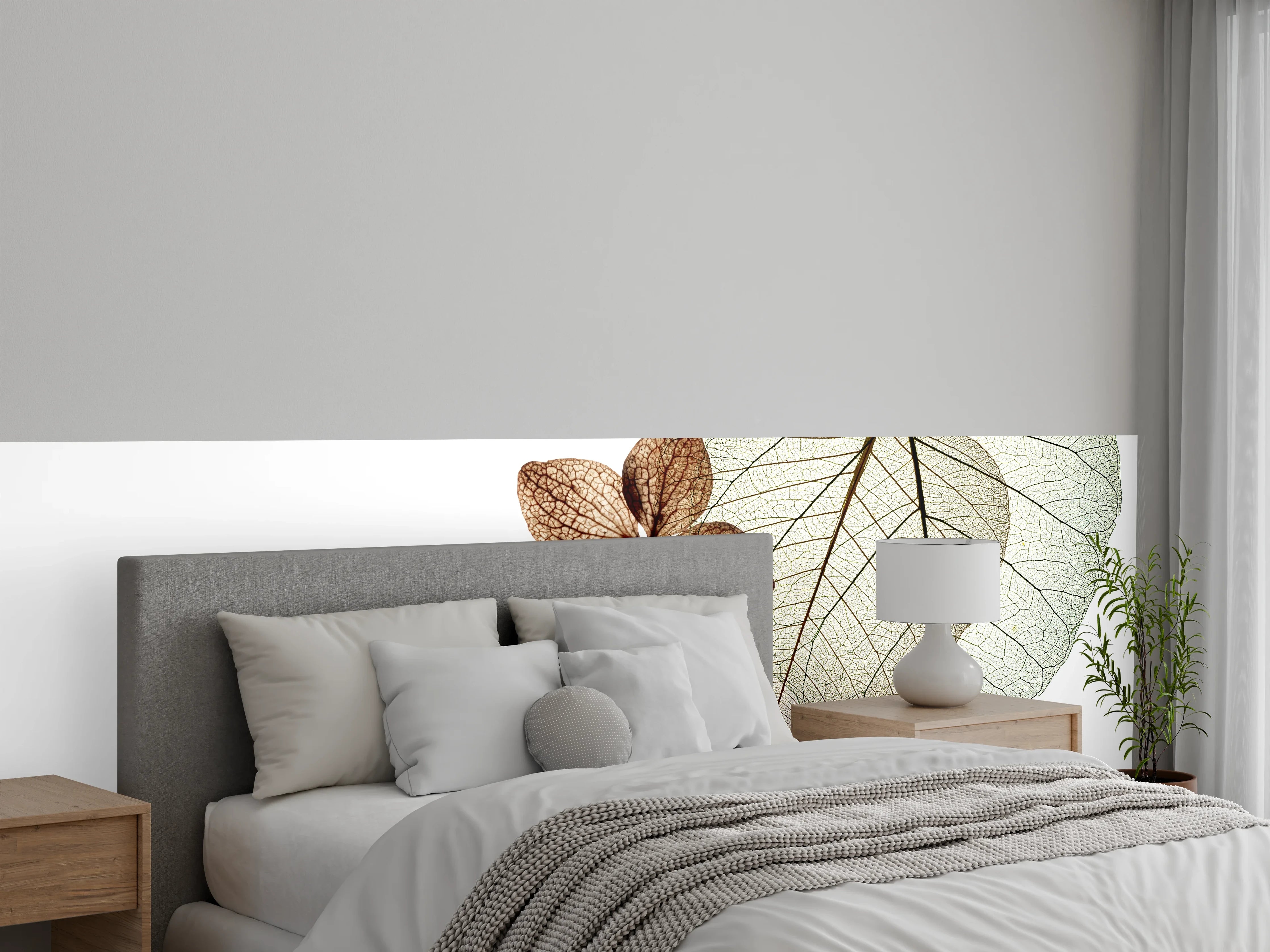 Wandverkleidung Schlafzimmer - Transparente Blätter und Blüten auf Weiß