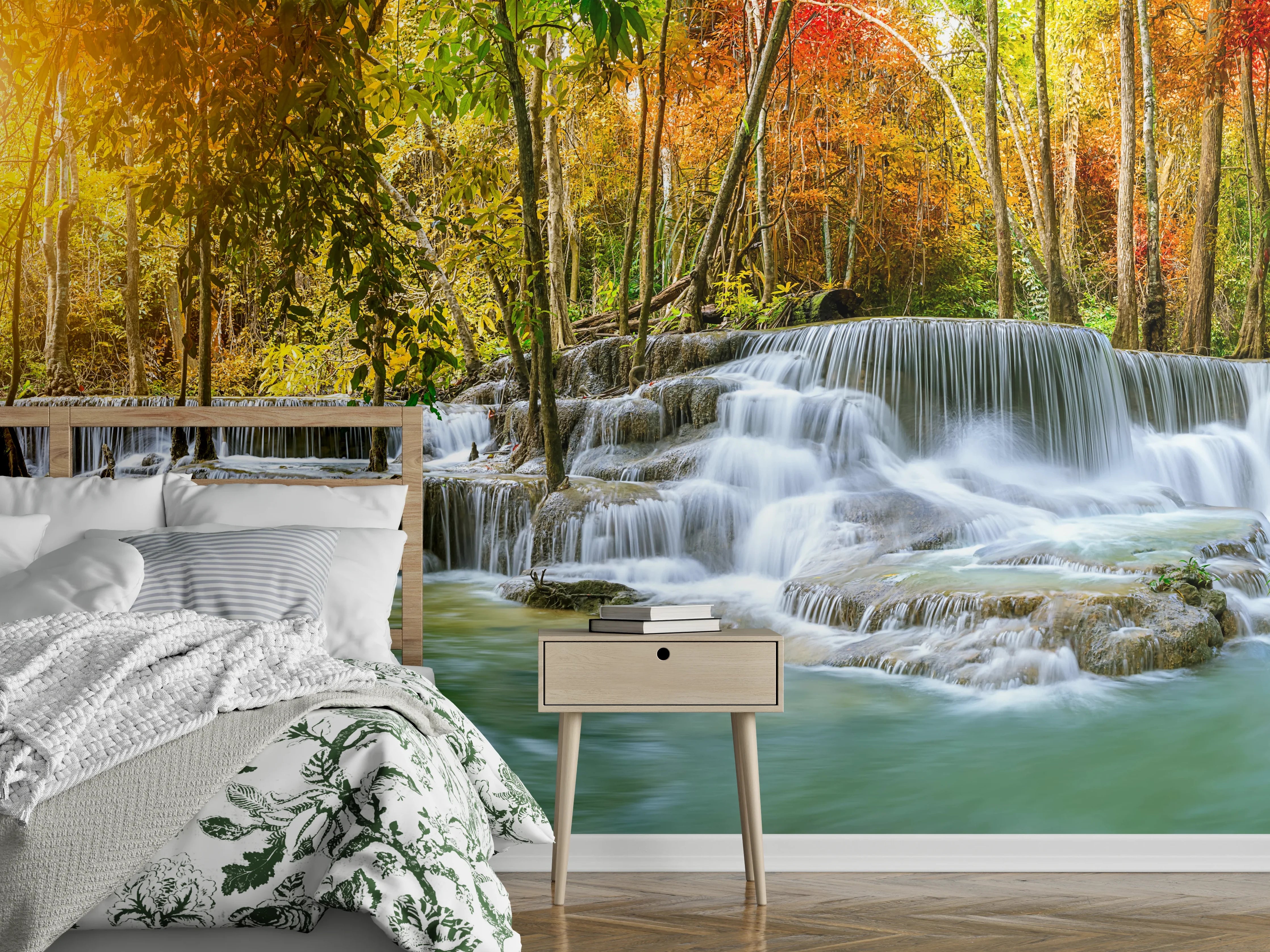 Wandverkleidung Schlafzimmer - Türkis-Grüner Wasserfall im Herbst