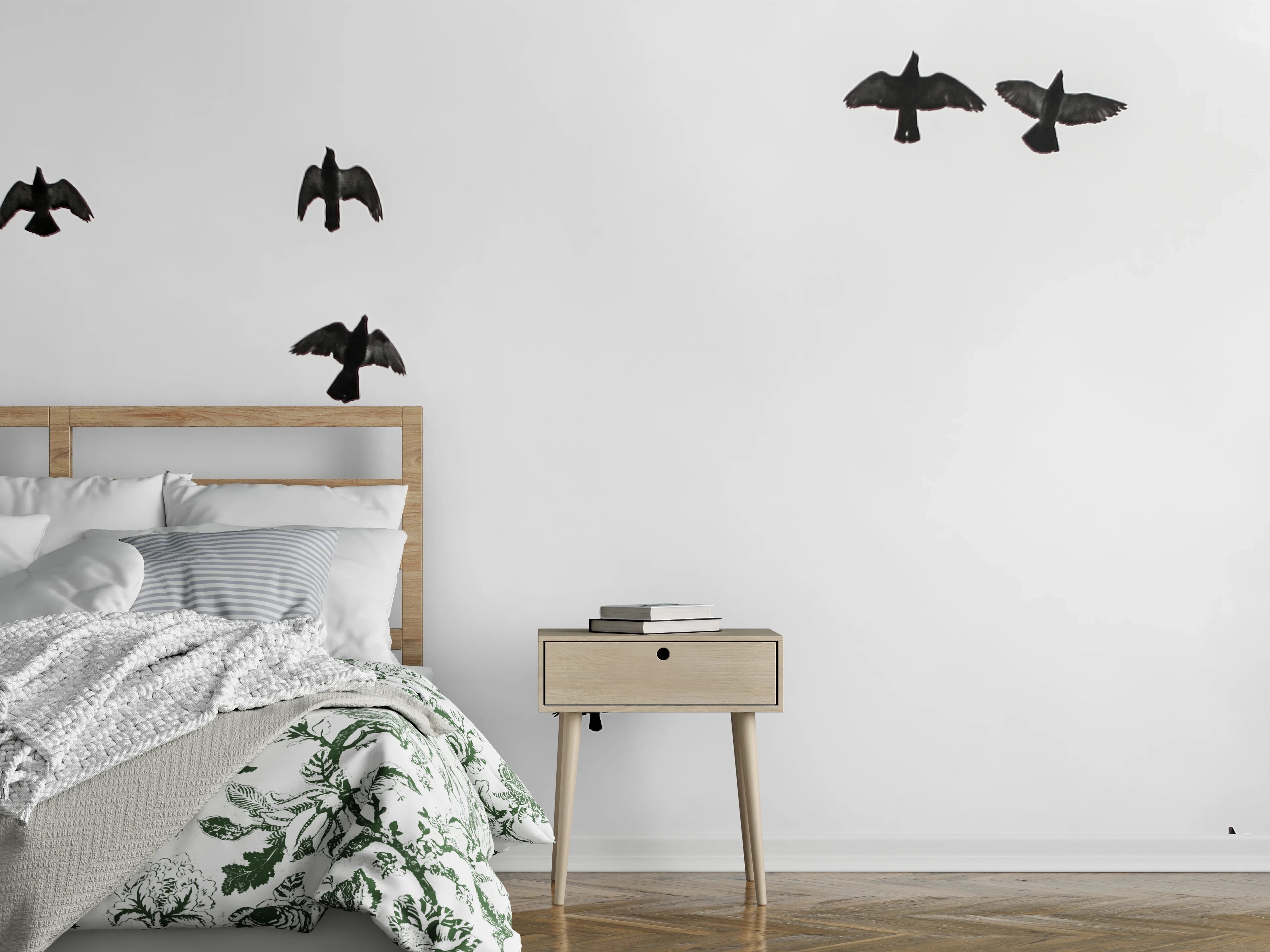 Wandverkleidung Schlafzimmer - Vogelzug im grauen Himmel