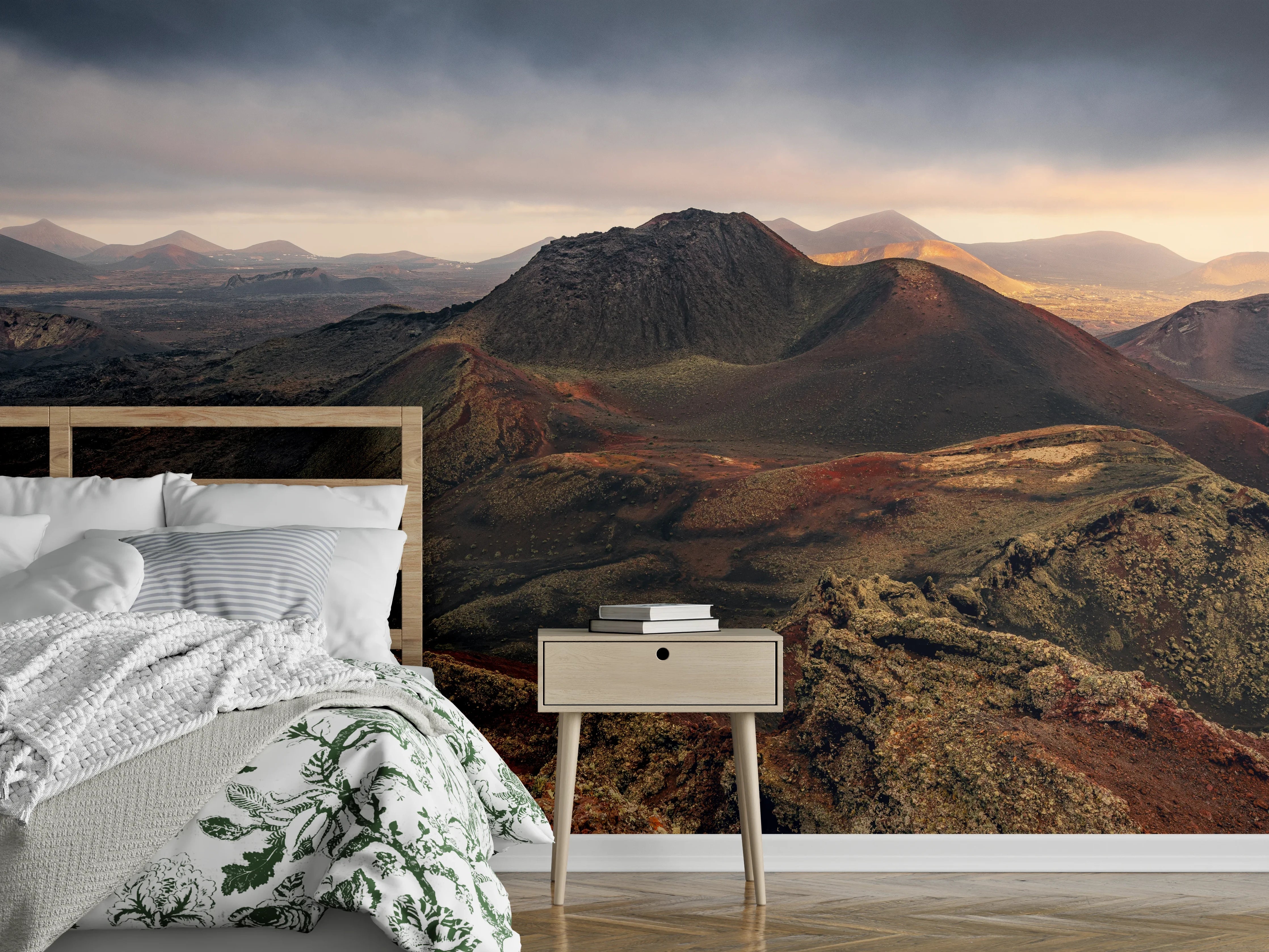 Wandverkleidung Schlafzimmer - Vulkanische Gebirgslandschaft im Sonnenlicht