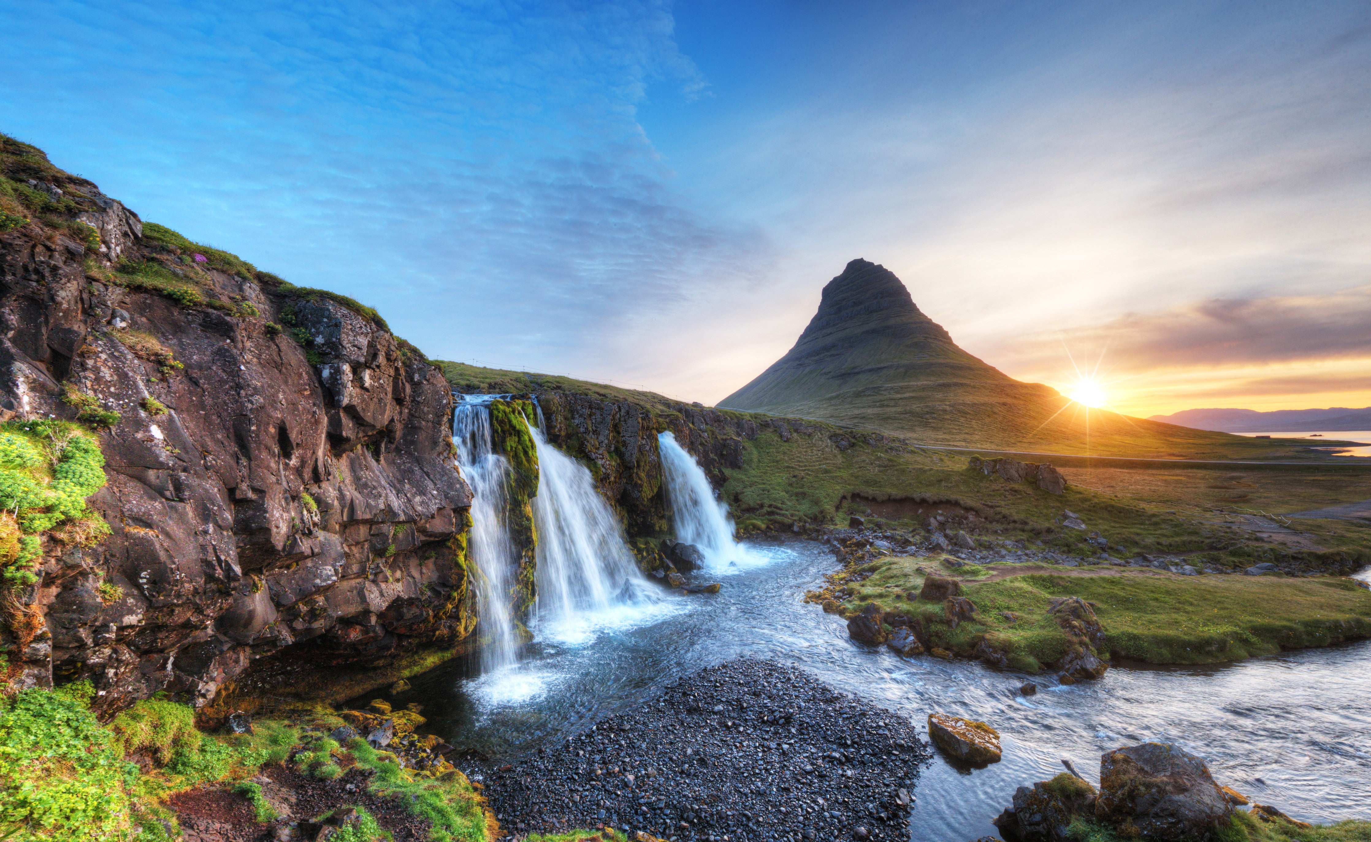 Wandverkleidung Schlafzimmer-Wasserfall bei Sonnenuntergang