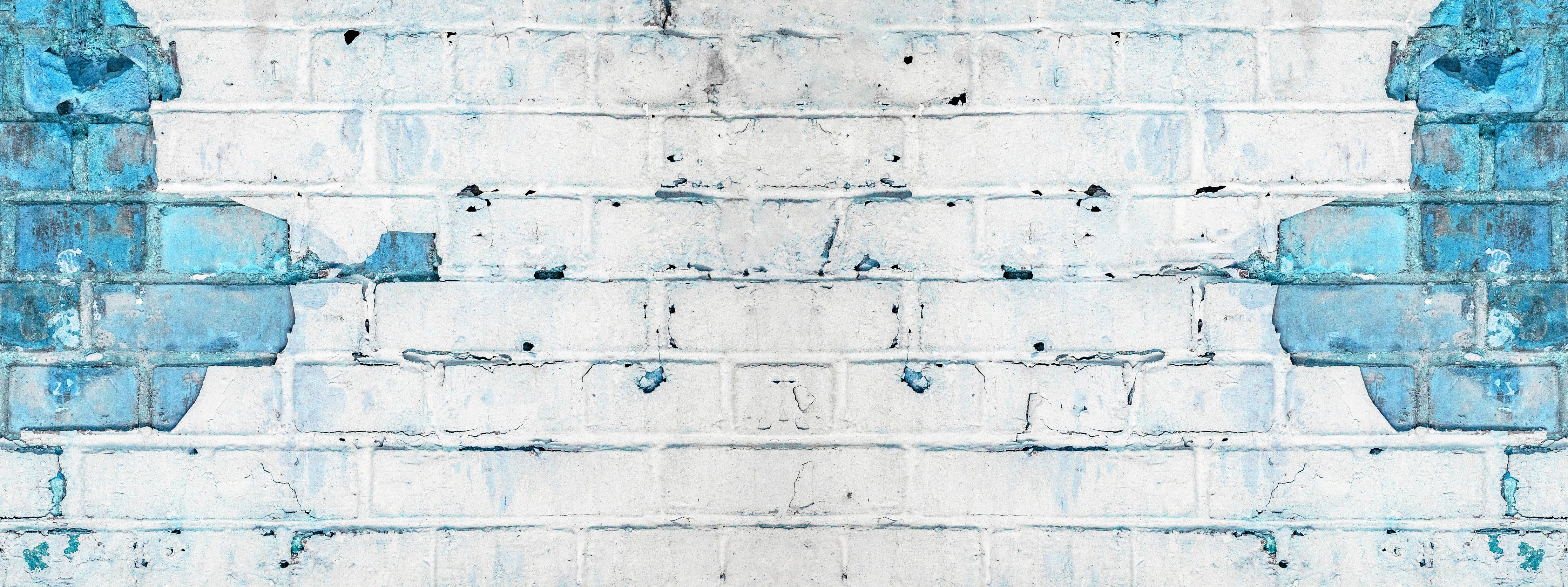 Wandverkleidung Schlafzimmer-Weiß blau beschädigte Backsteinmauer