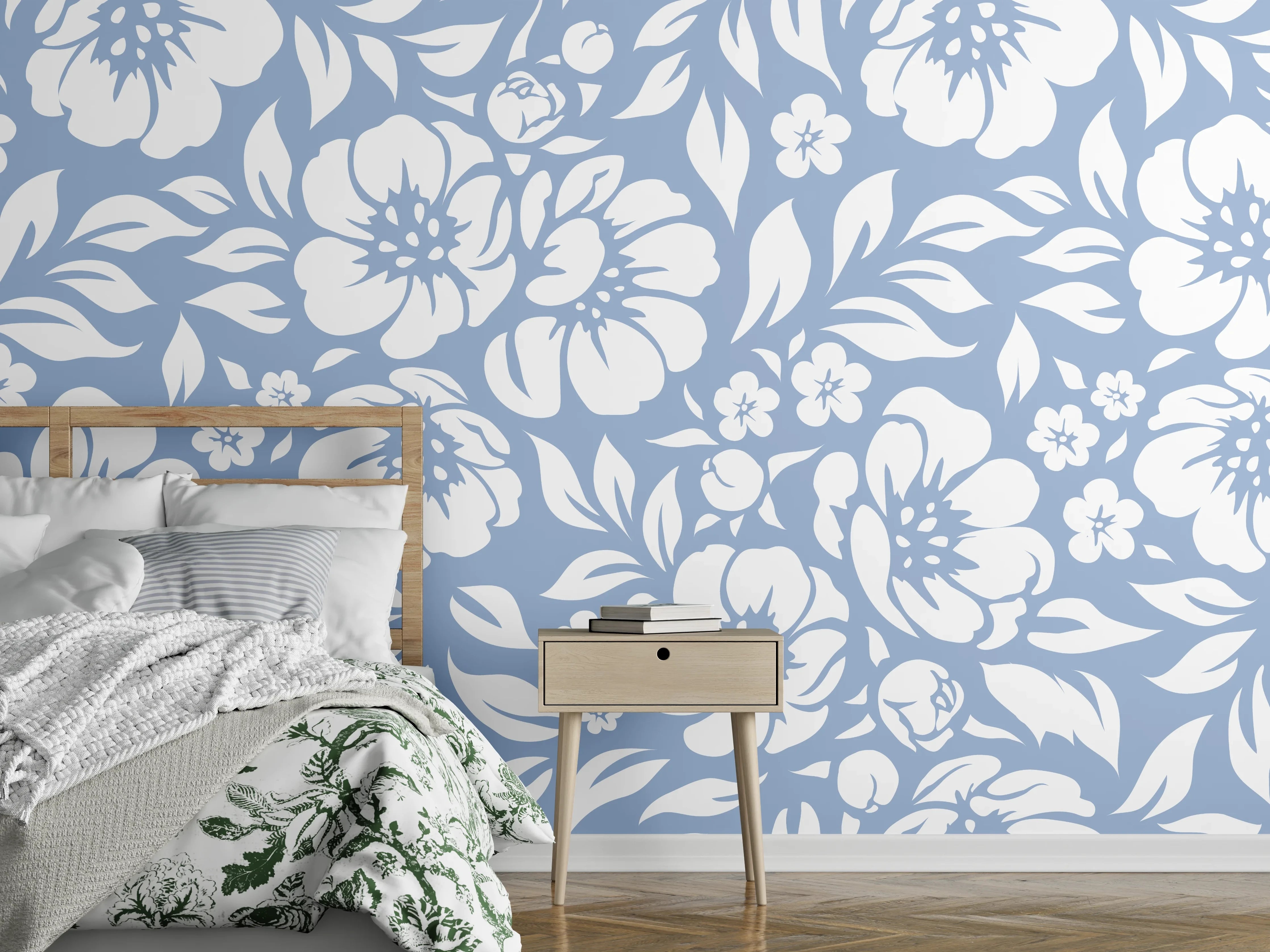 Wandverkleidung Schlafzimmer - Weiße Blumen auf pastellblauem Hintergrund