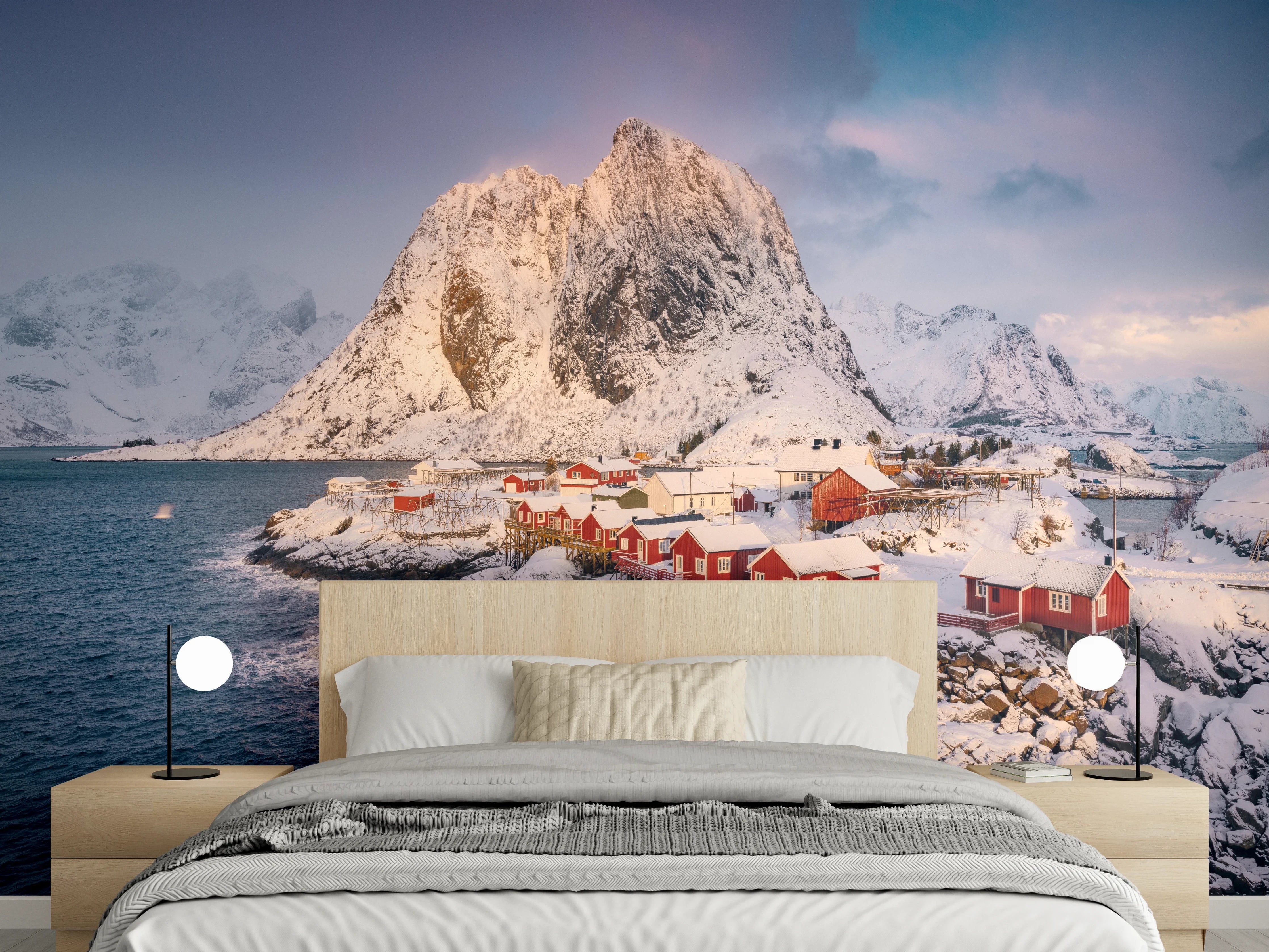 Wandverkleidung Schlafzimmer - Winterliche Fjordlandschaft mit roten Häusern