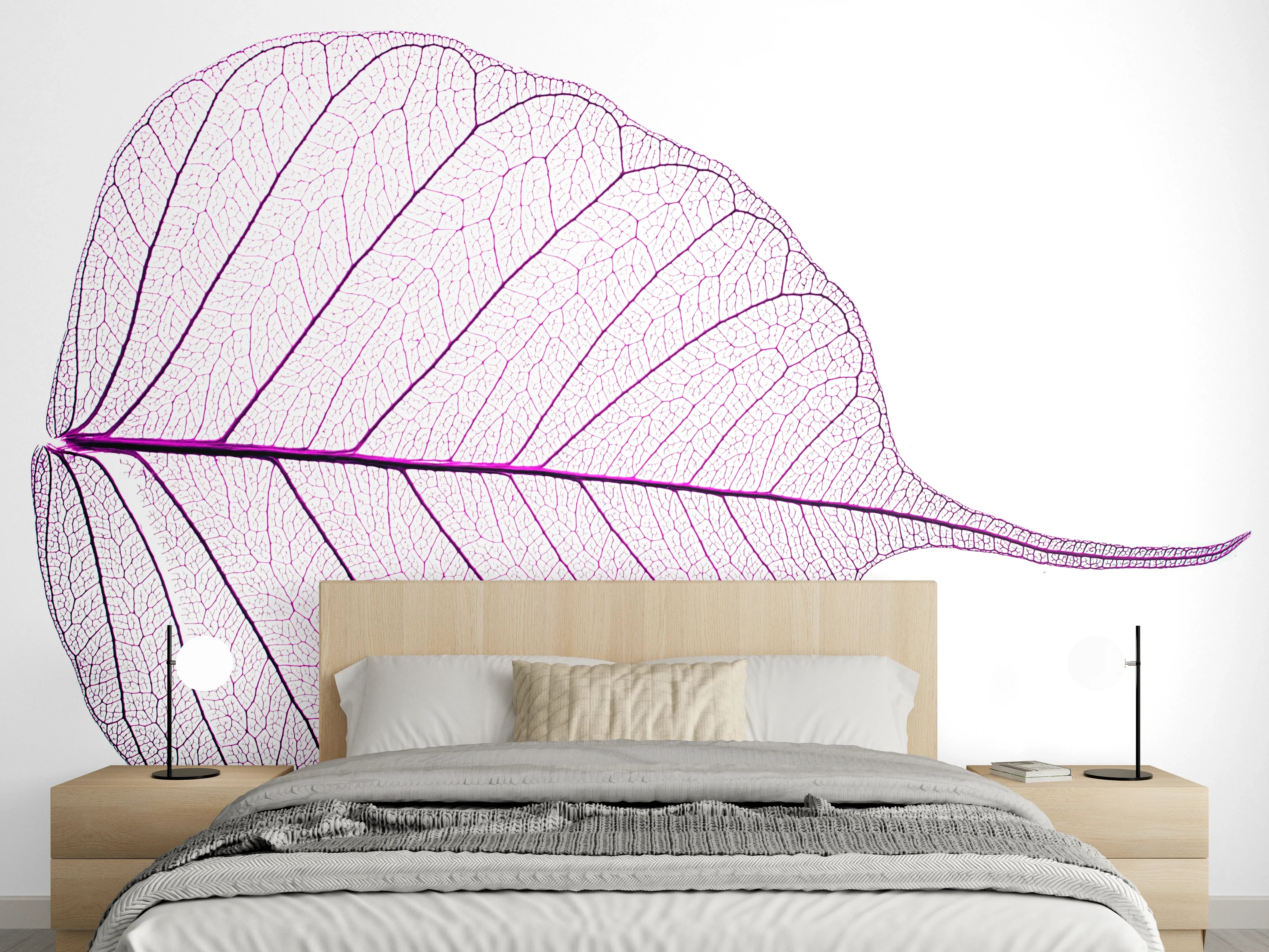 Wandverkleidung Schlafzimmer - Zarte Blattsilhouette in Lila