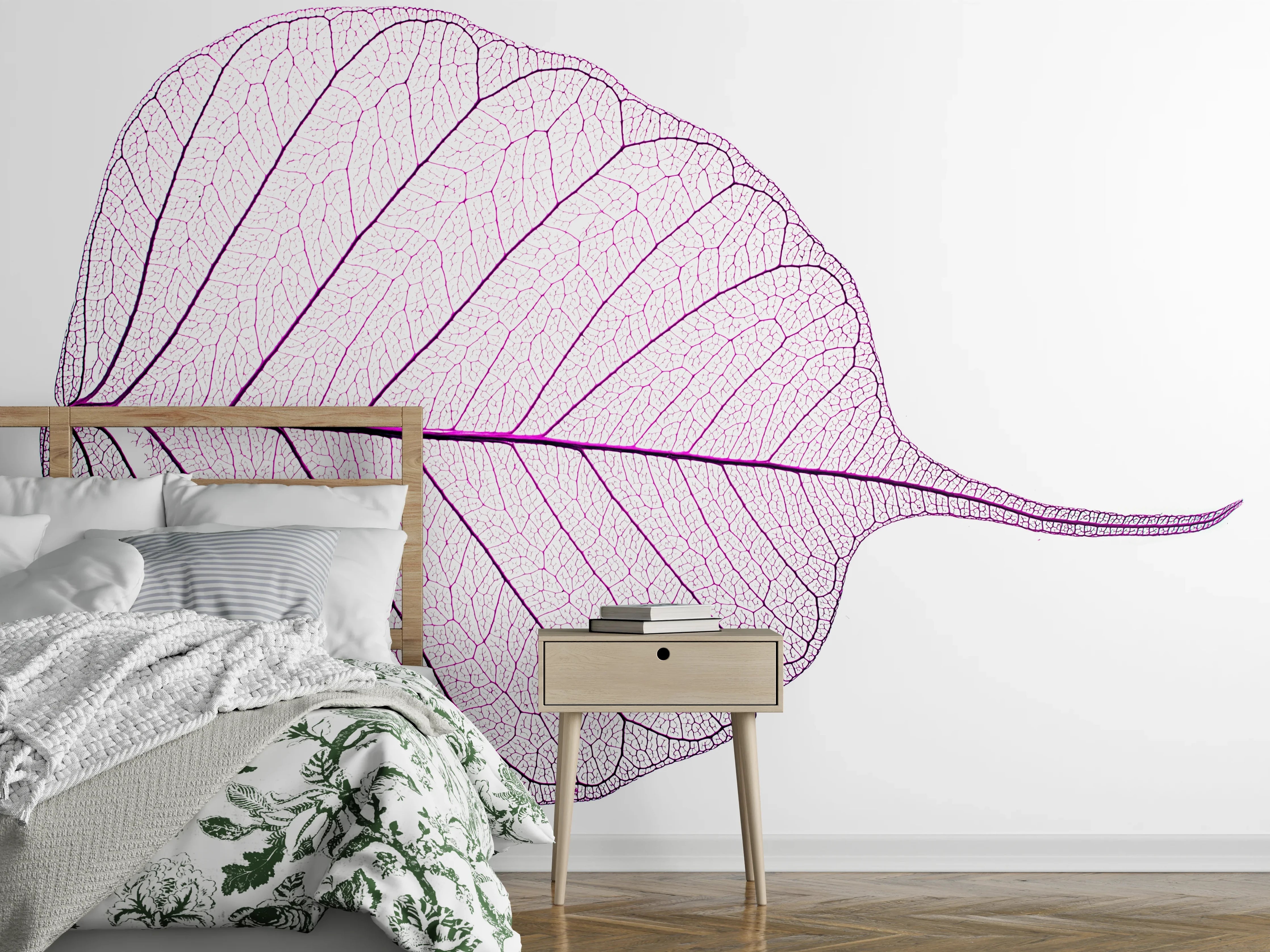 Wandverkleidung Schlafzimmer - Zarte Blattsilhouette in Lila
