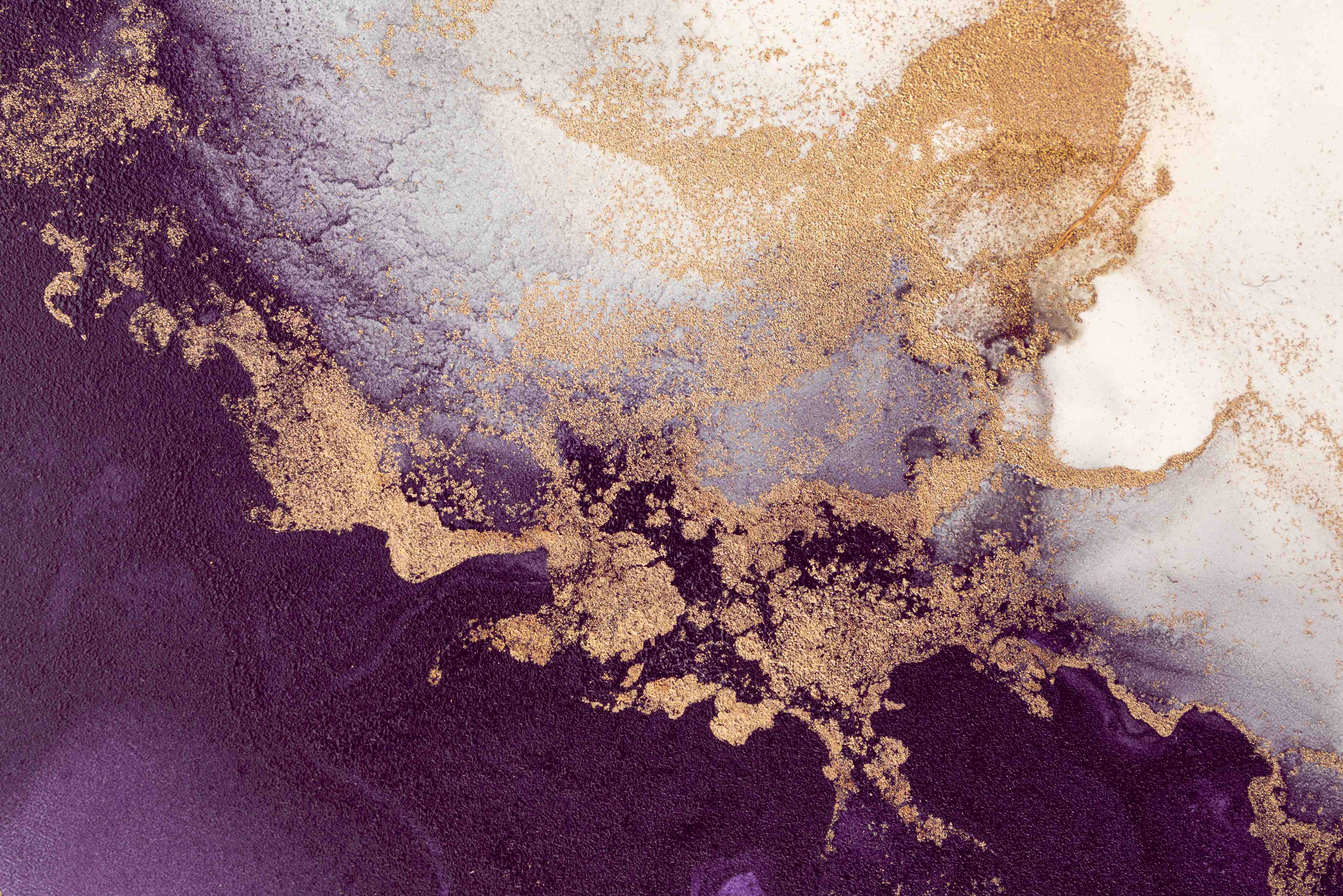 Wandverkleidung Wohnzimmer-Abstrakte Kunst in Violett und Gold