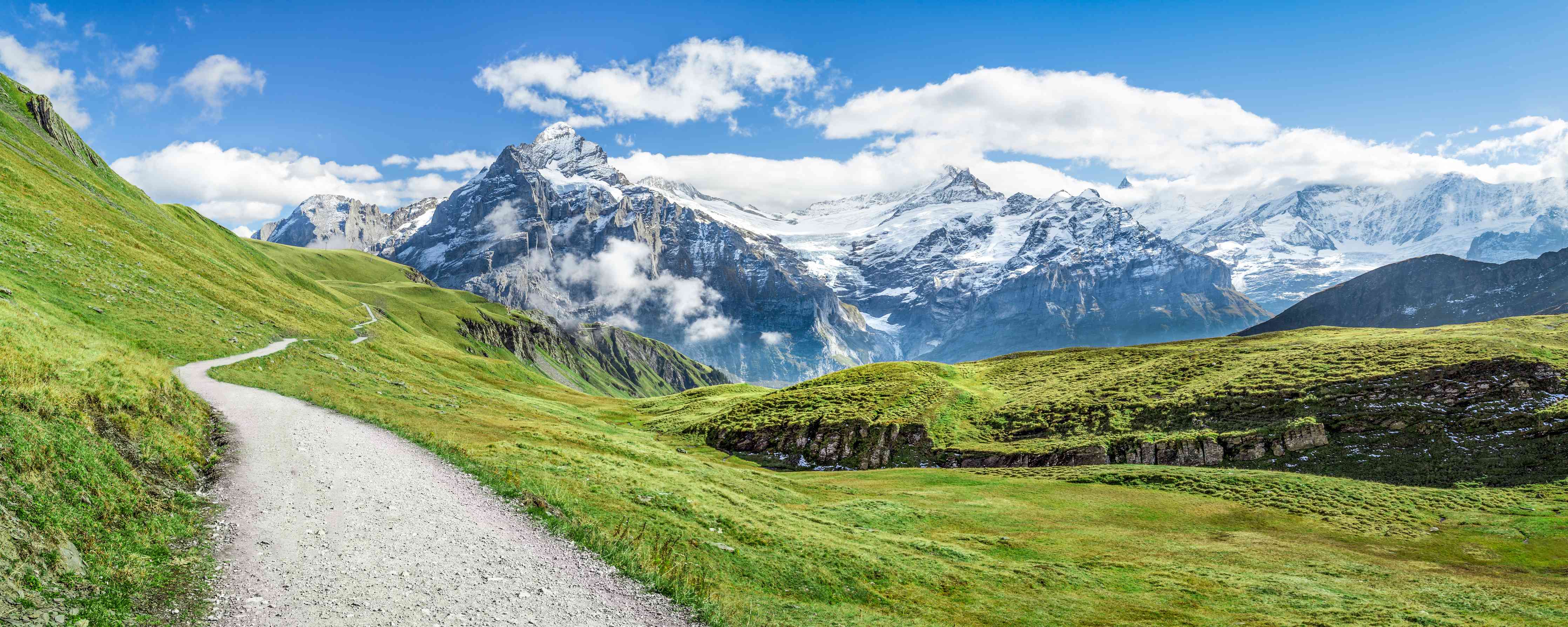 Wandverkleidung Wohnzimmer-Atemberaubende Berglandschaft mit Weg