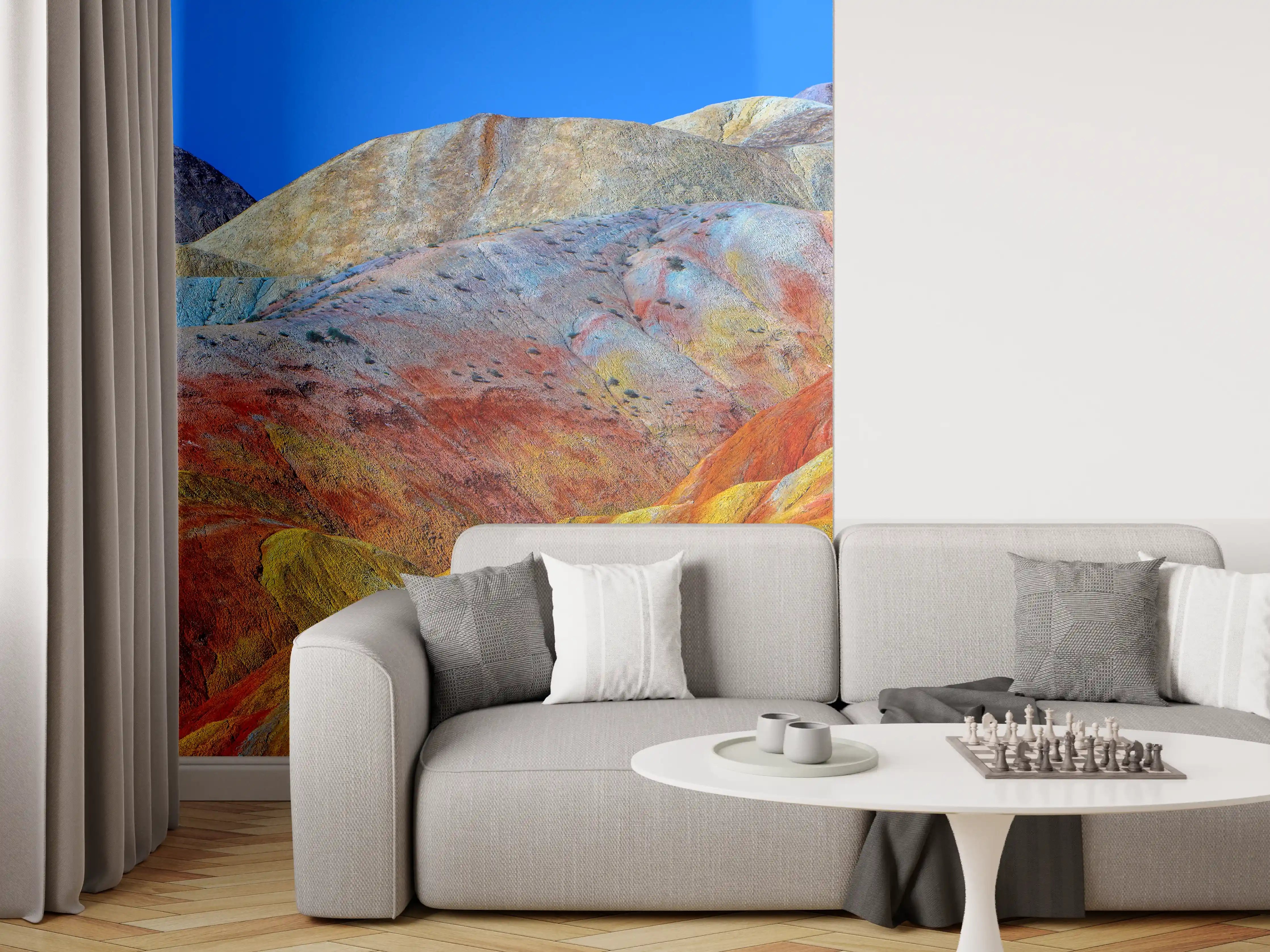 Wandverkleidung Wohnzimmer - Bunte Berglandschaft unter klarem Himmel