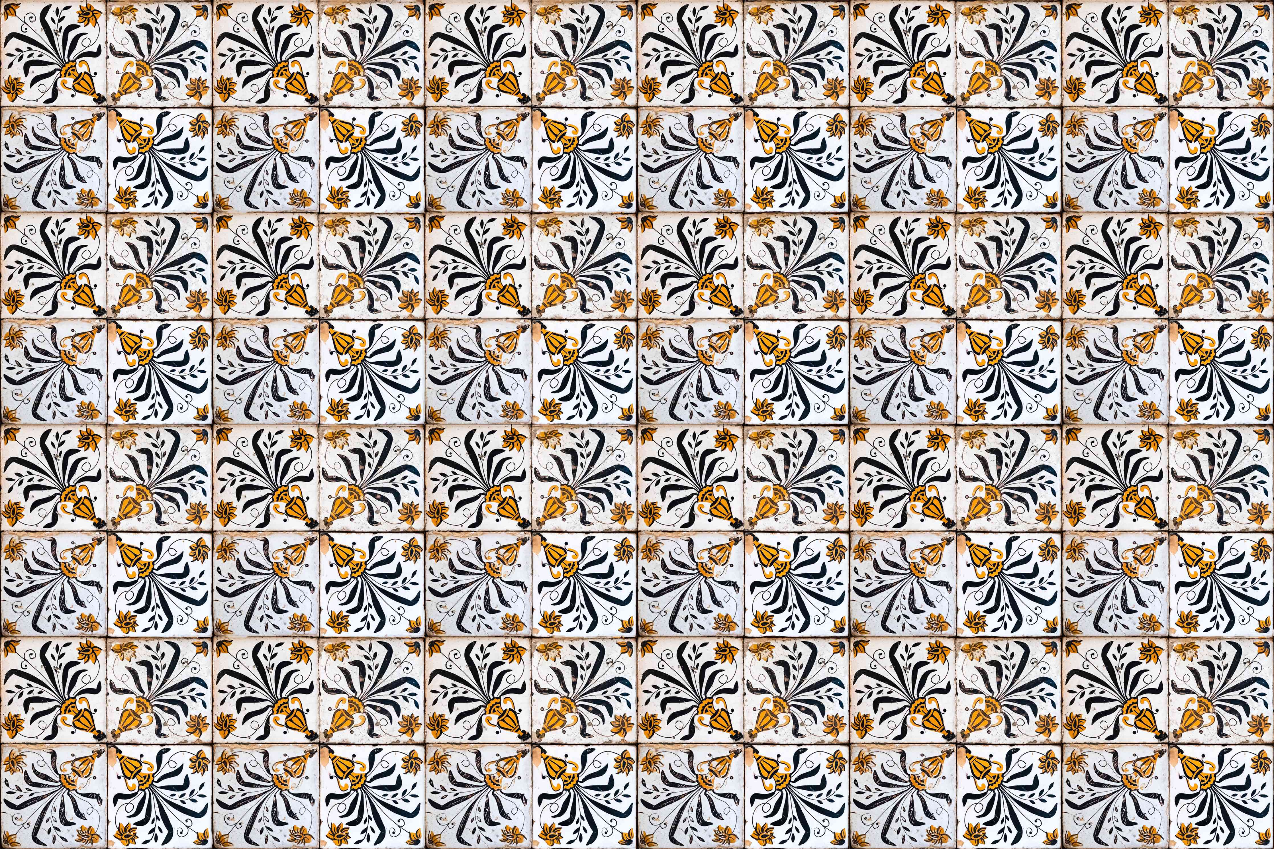 Wandverkleidung Wohnzimmer-Bunte Fliesen mit Muster in Blau, Weiß, Schwarz und Gold