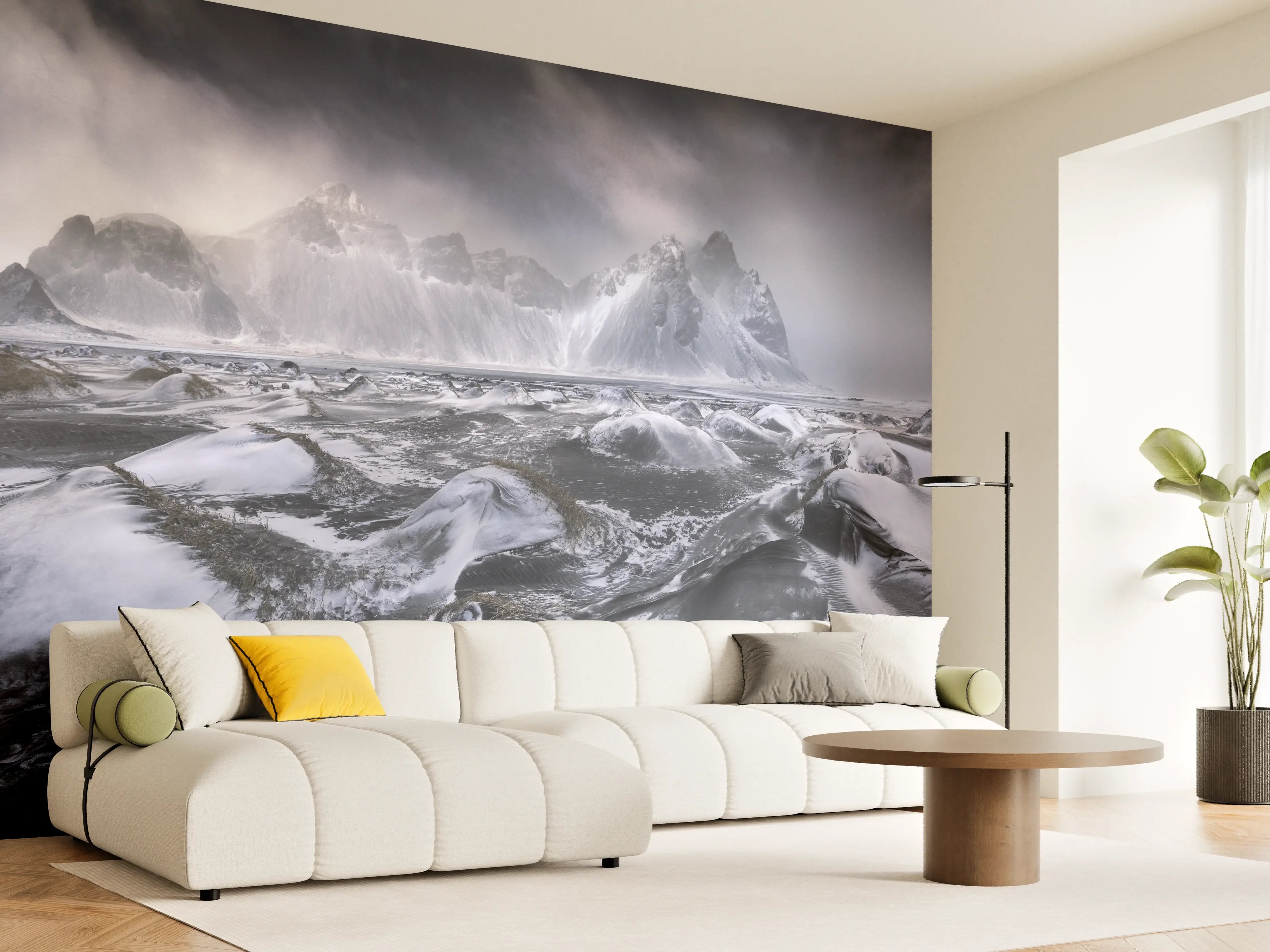 Wandverkleidung Wohnzimmer - Dramatisches Meeres- und Bergpanorama mit stürmischer Atmosphäre