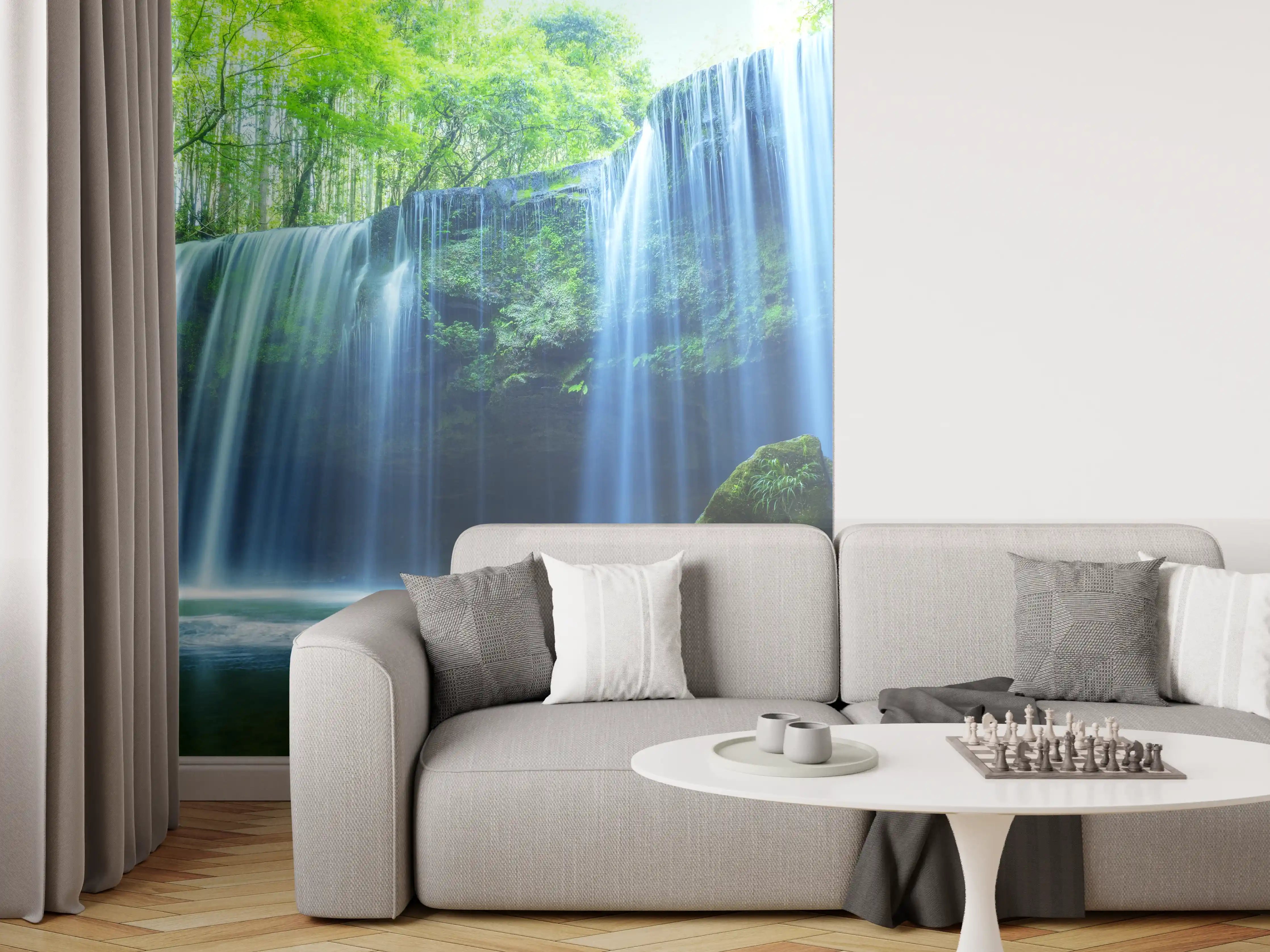 Wandverkleidung Wohnzimmer - Faszinierender Wasserfall inmitten eines grünen Waldes