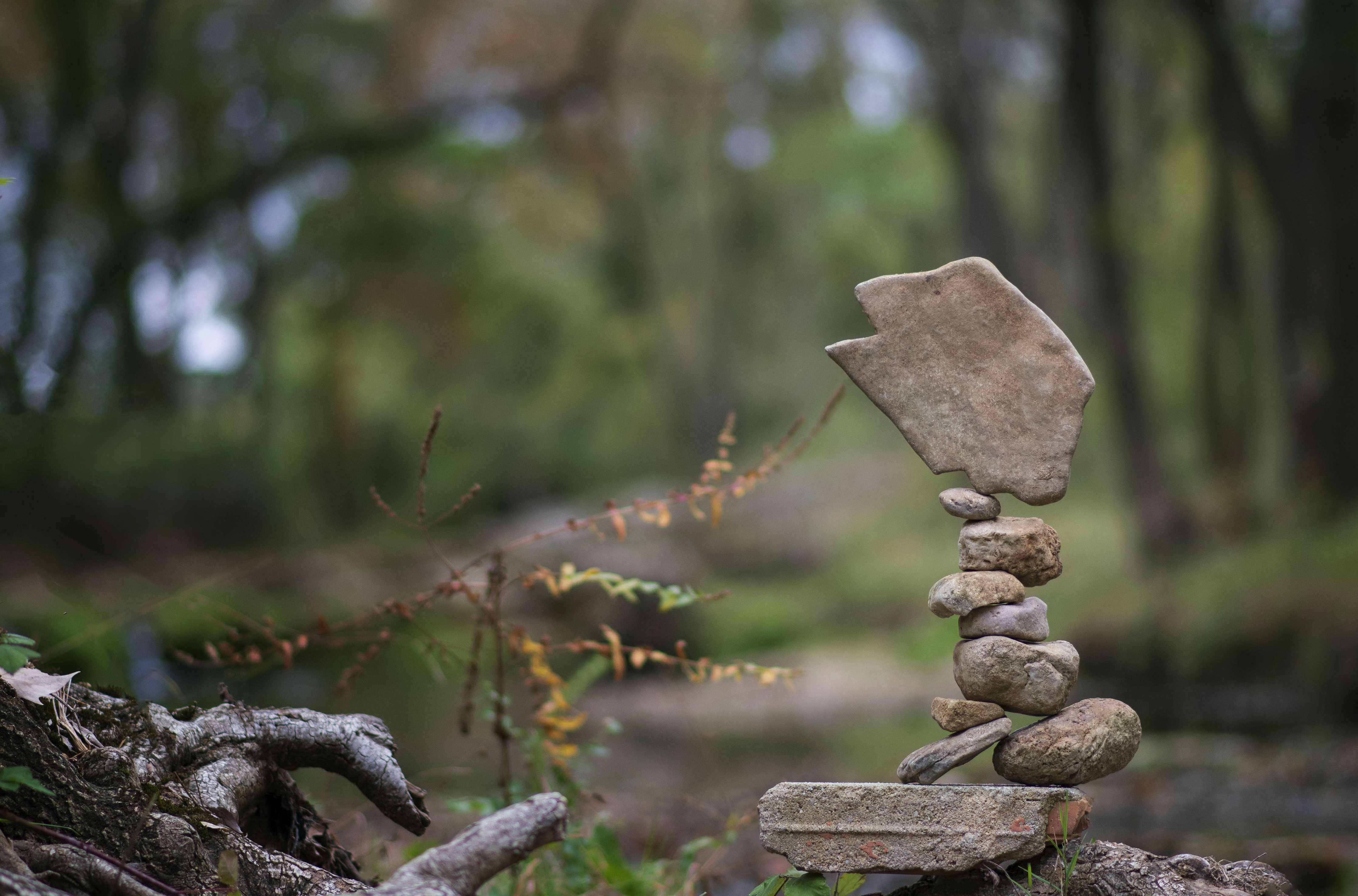 Wandverkleidung Wohnzimmer-Frieden in der Natur: Balancierende Steine