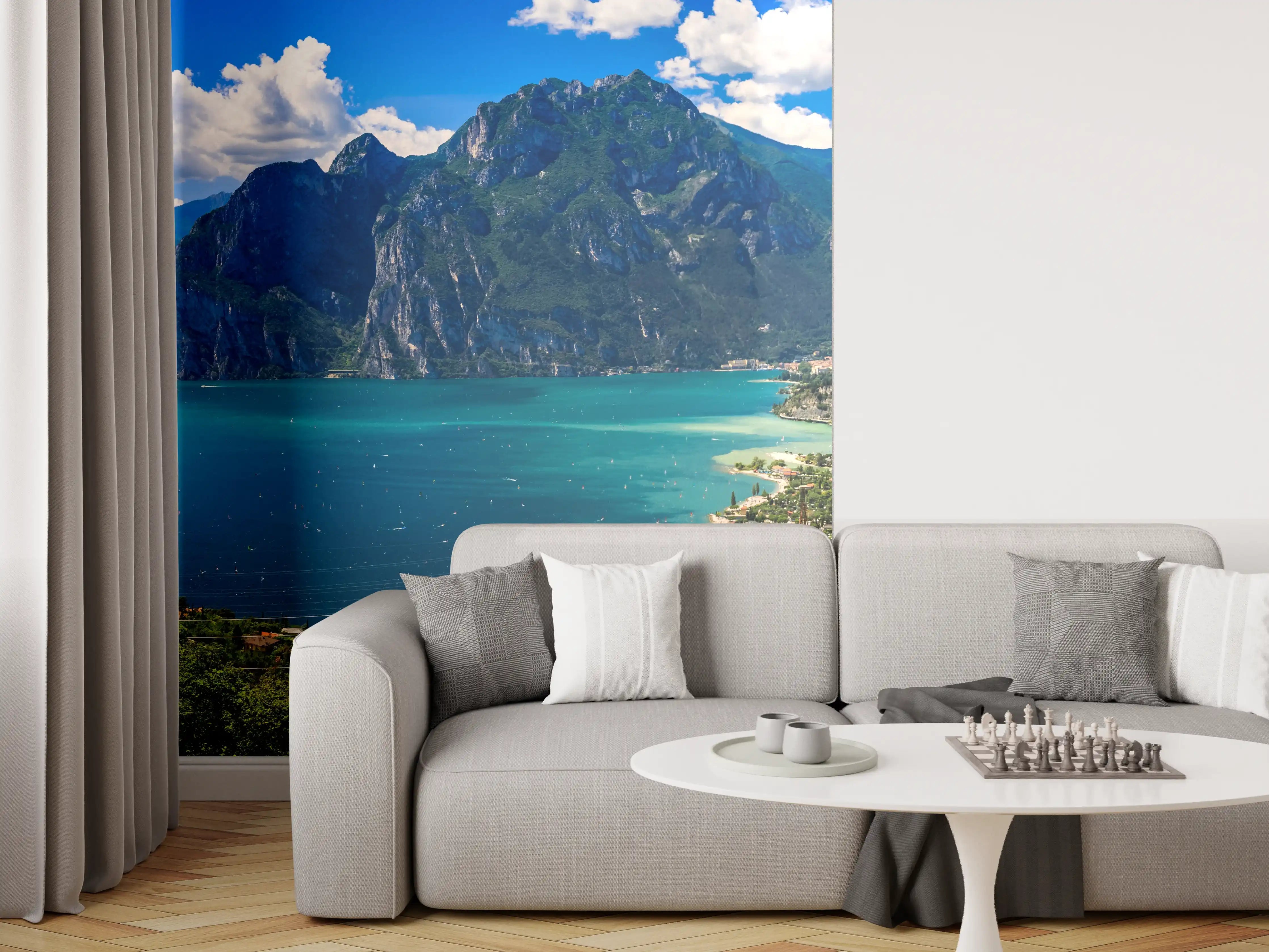 Wandverkleidung Wohnzimmer - Gardasee Panorama in Blau und Grün