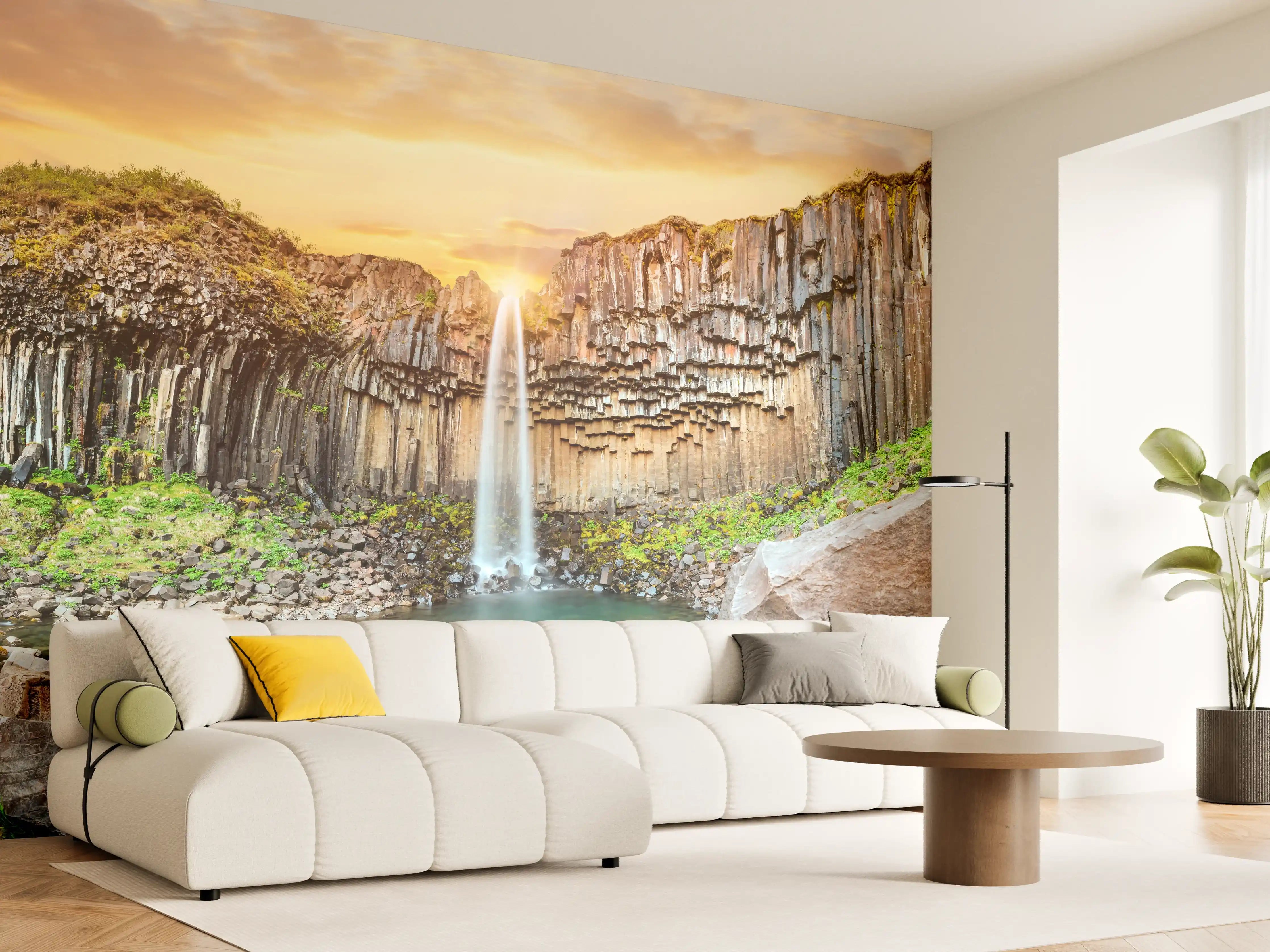 Wandverkleidung Wohnzimmer - Glitzernder Wasserfall im goldenen Abendlicht