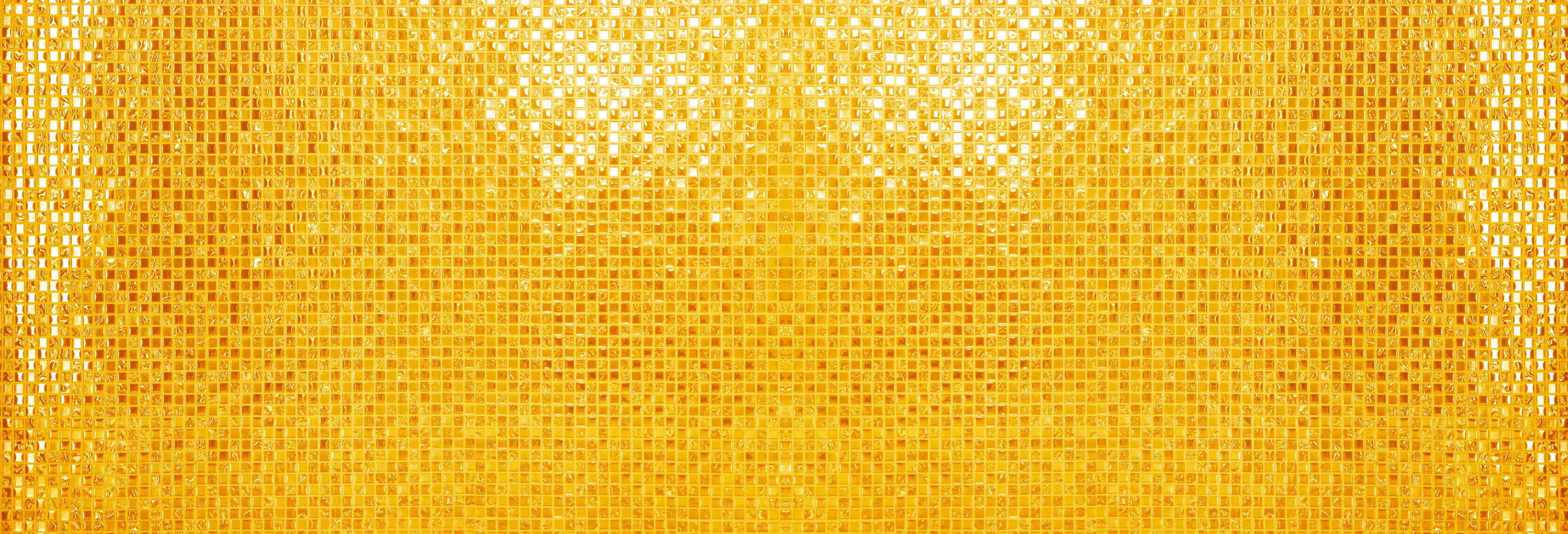 Wandverkleidung Wohnzimmer-Goldgelbe Mosaikfliesen