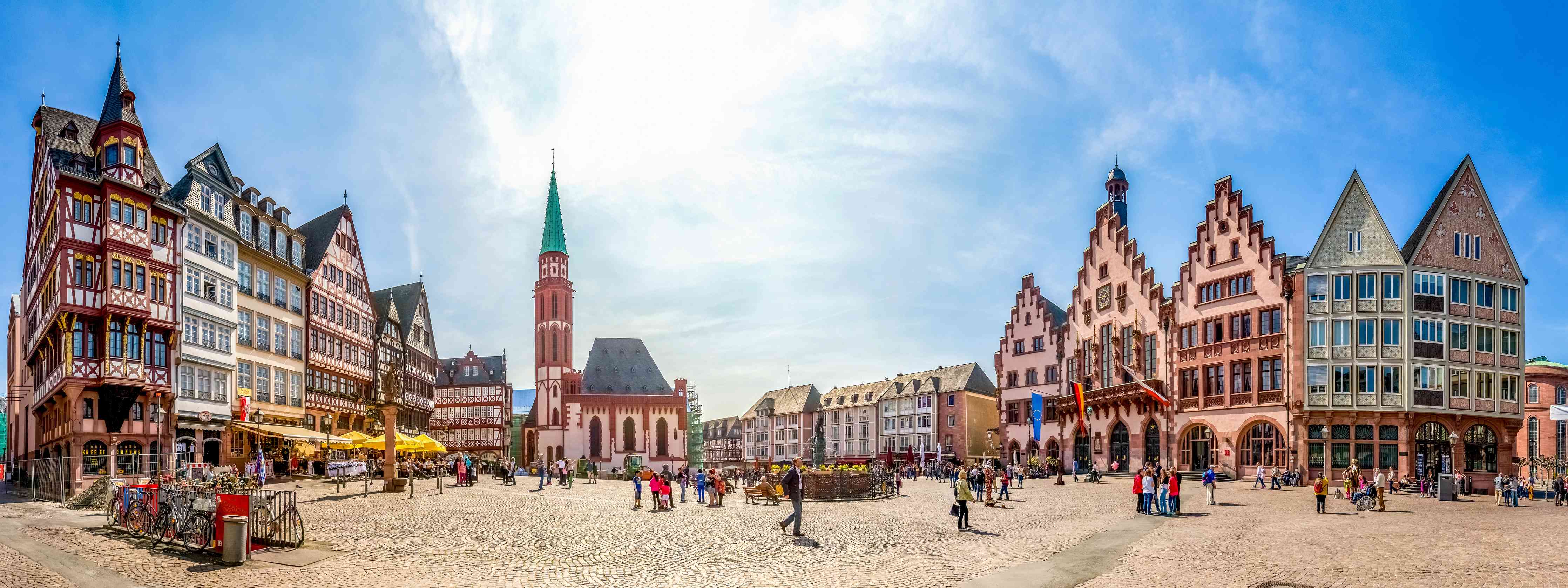 Wandverkleidung Wohnzimmer-Historische Stadtfotografie mit bunten Gebäuden