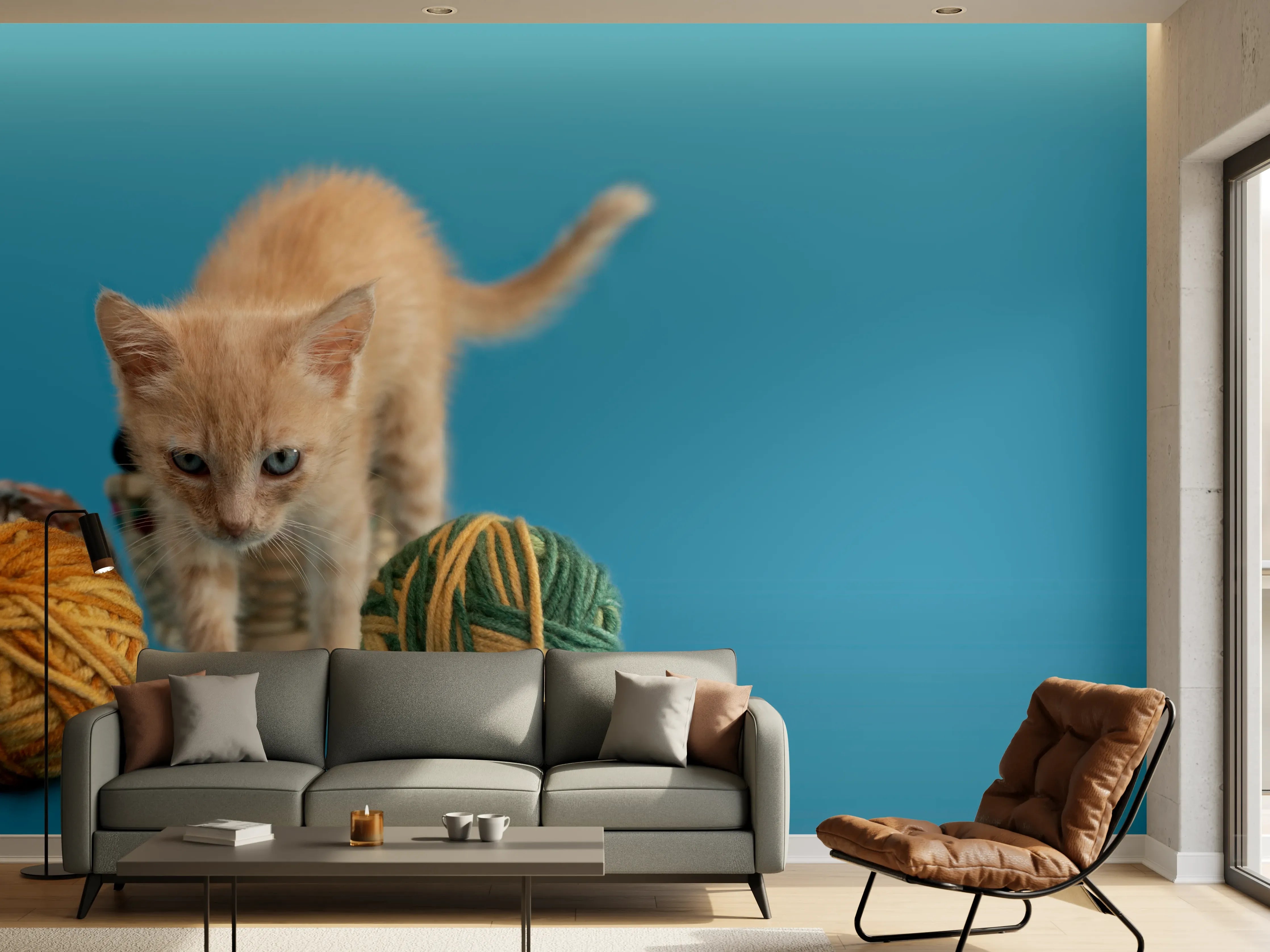 Wandverkleidung Wohnzimmer - Katzenbaby spielt mit Wollknollen