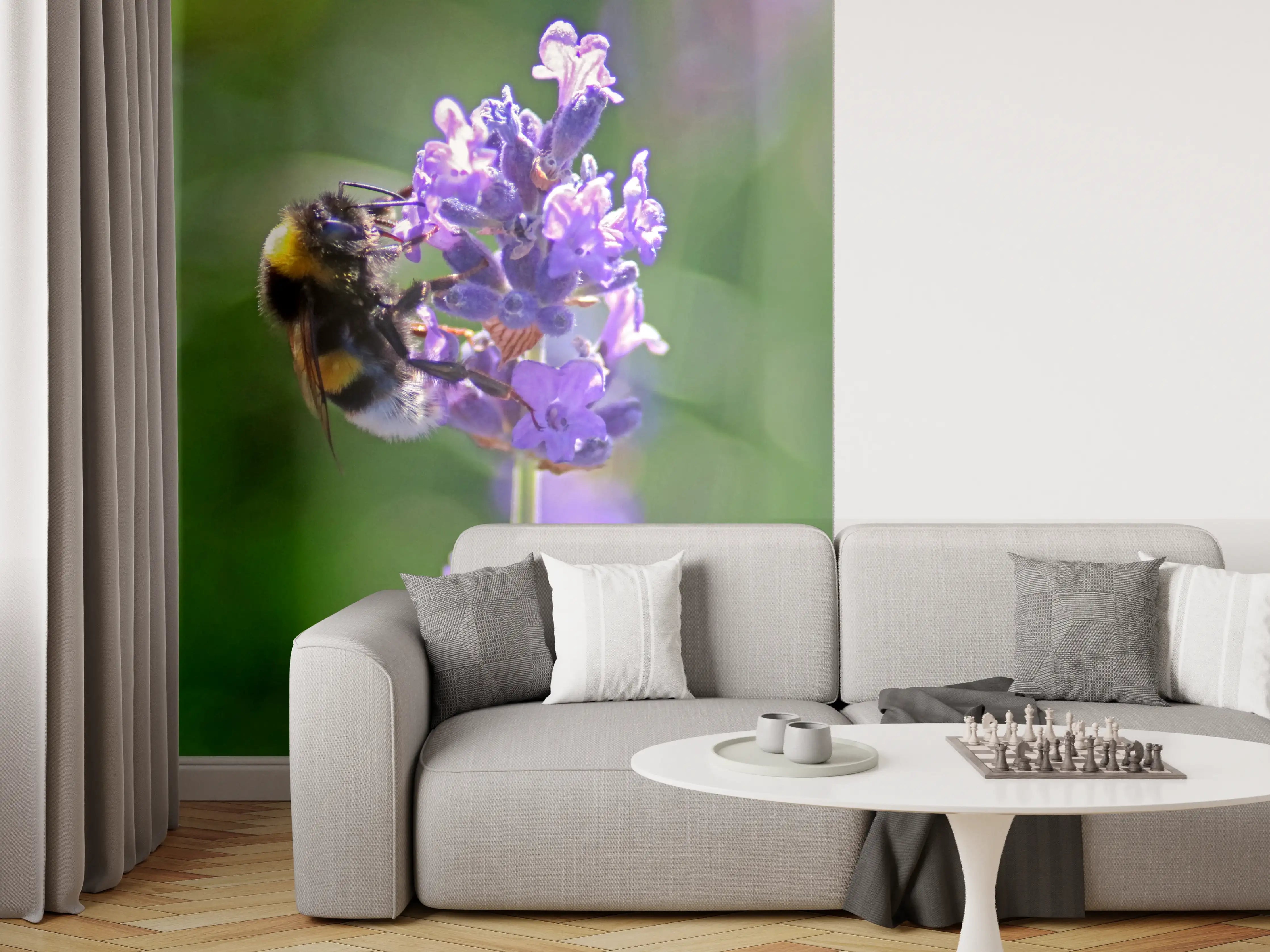 Wandverkleidung Wohnzimmer - Lavendelblüten mit Hummeln
