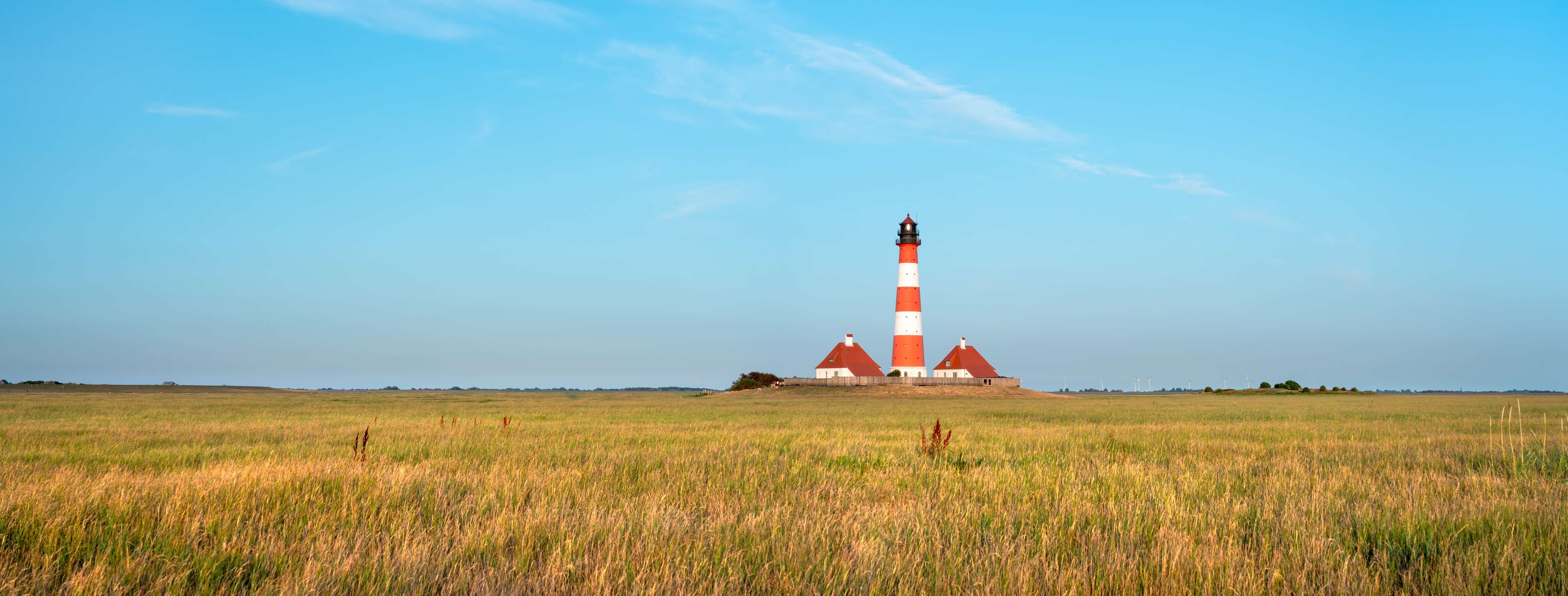 Wandverkleidung Wohnzimmer-Leuchtturm im weiten Feld