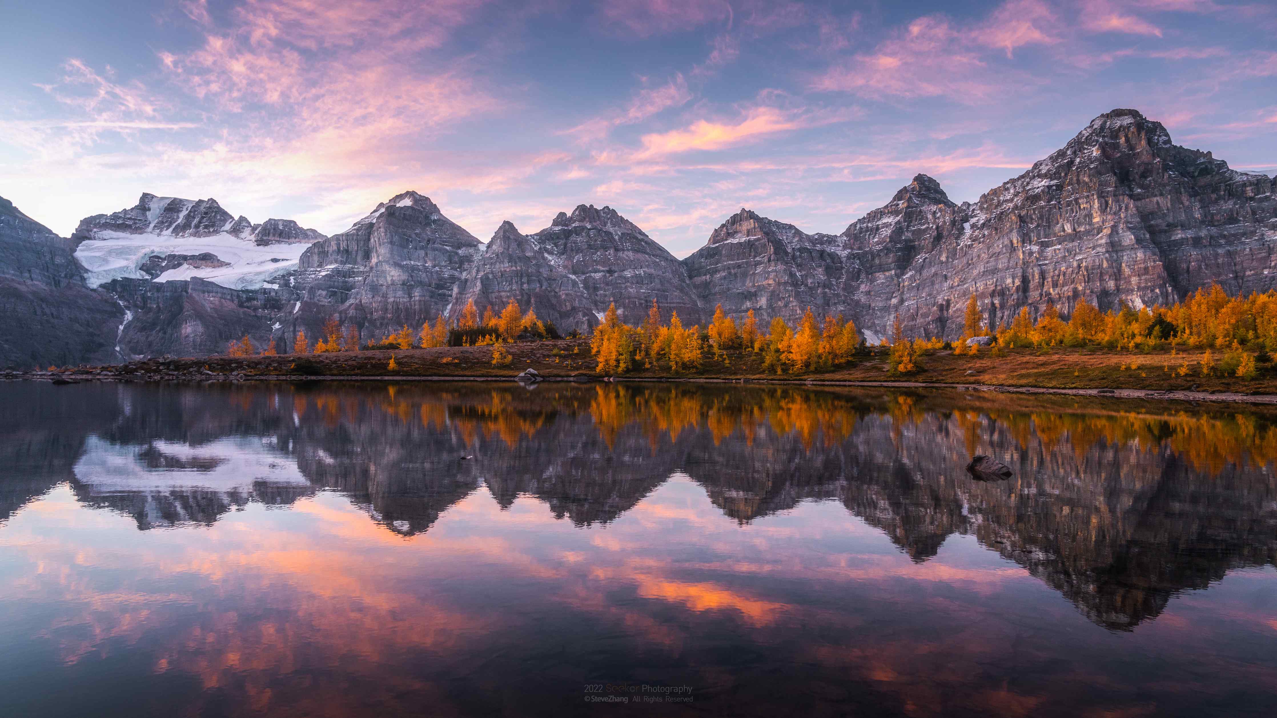 Wandverkleidung Wohnzimmer-Majestätische Bergkulisse bei Sonnenuntergang
