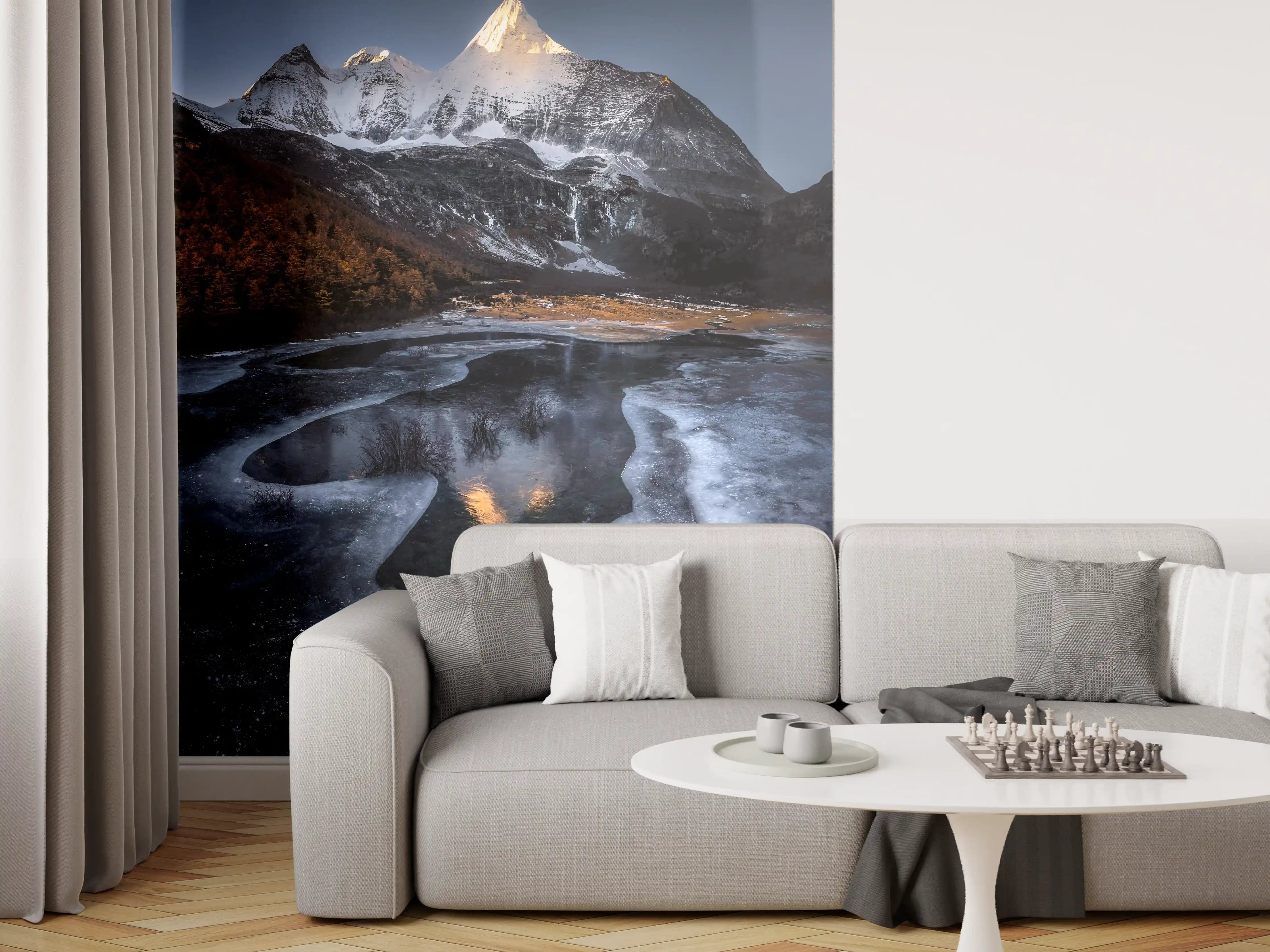 Wandverkleidung Wohnzimmer - Majestätische Bergwelt im Abendlicht
