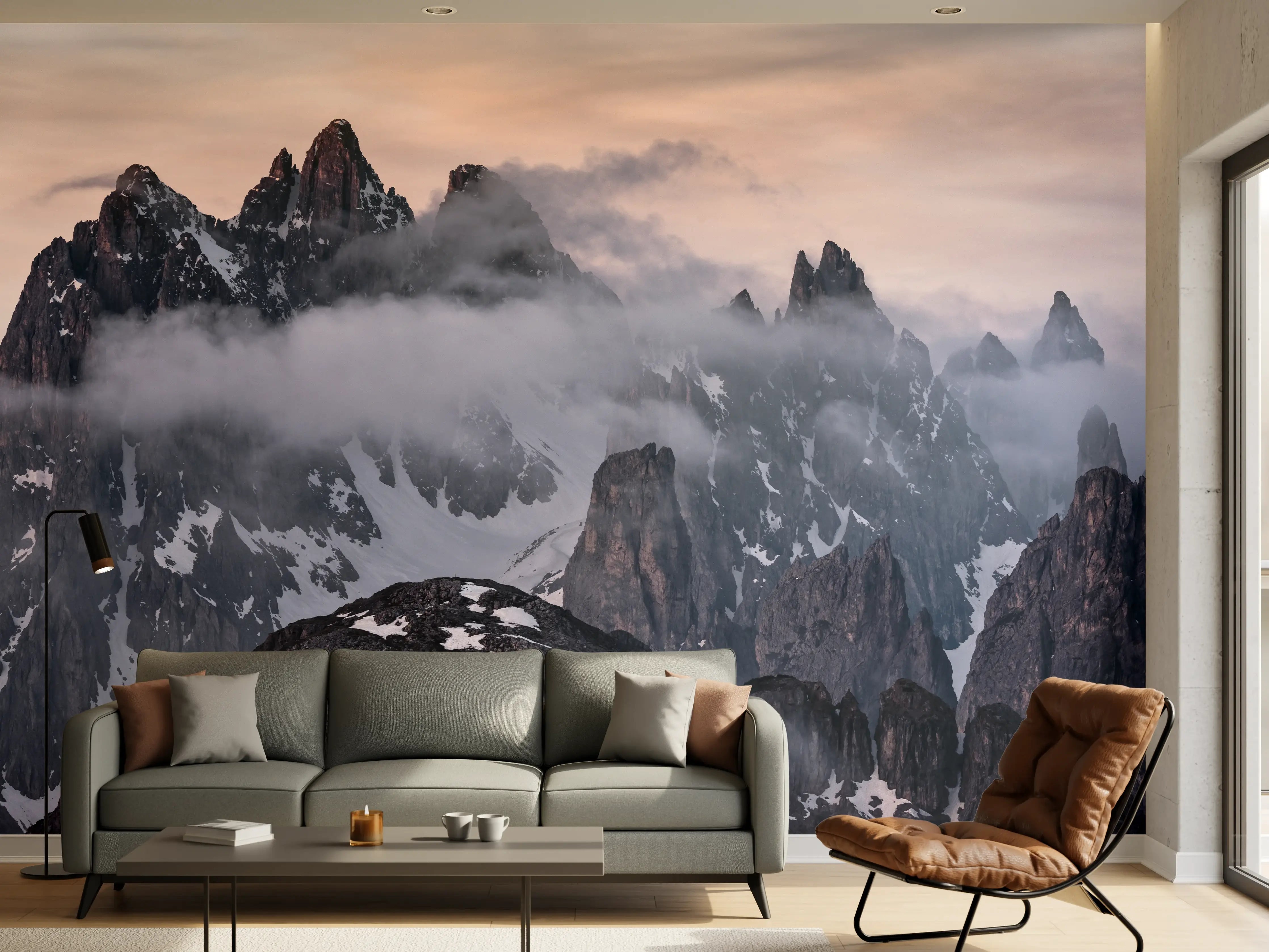 Wandverkleidung Wohnzimmer - Majestätische Bergwelt im Nebel